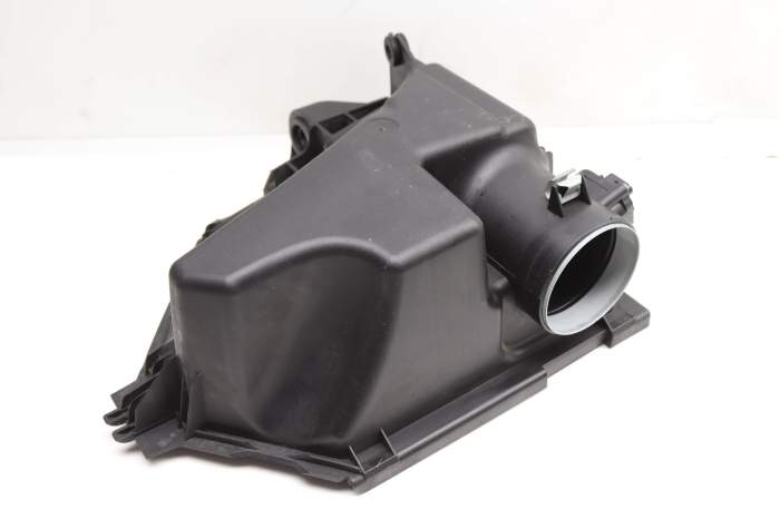 Engine Air Filter Box / Housing (Rear Half) 13717616932 main product photo
