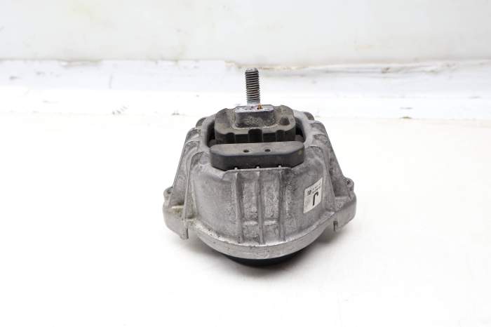 Engine / Motor Mount 22116768853 main product photo