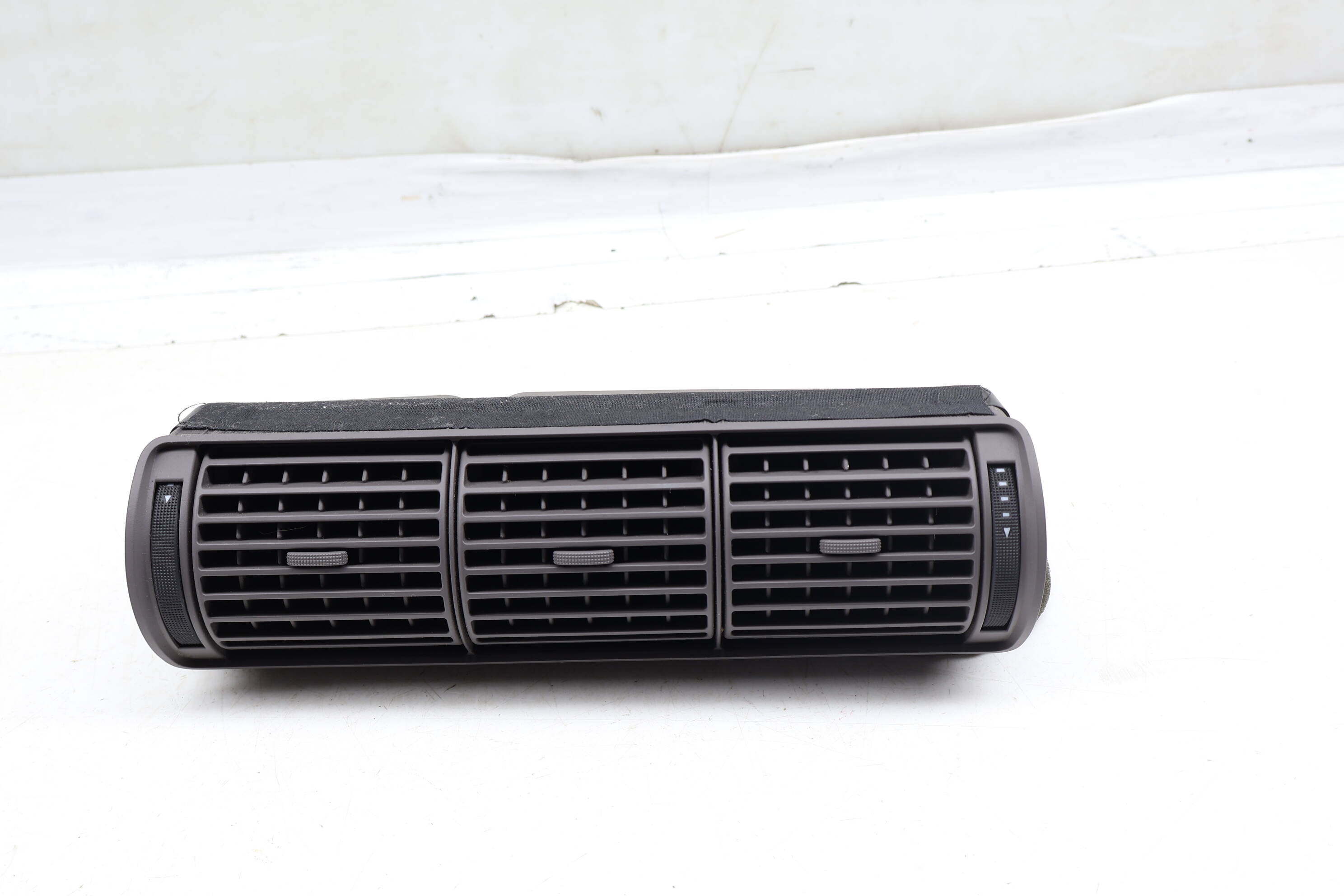 Center Dash Air Vent 8D1820951