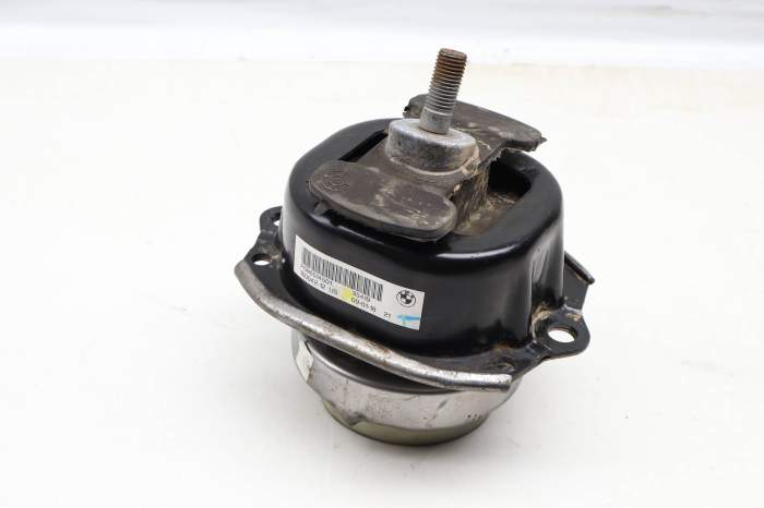 Engine / Motor Mount 22116865145 main product photo