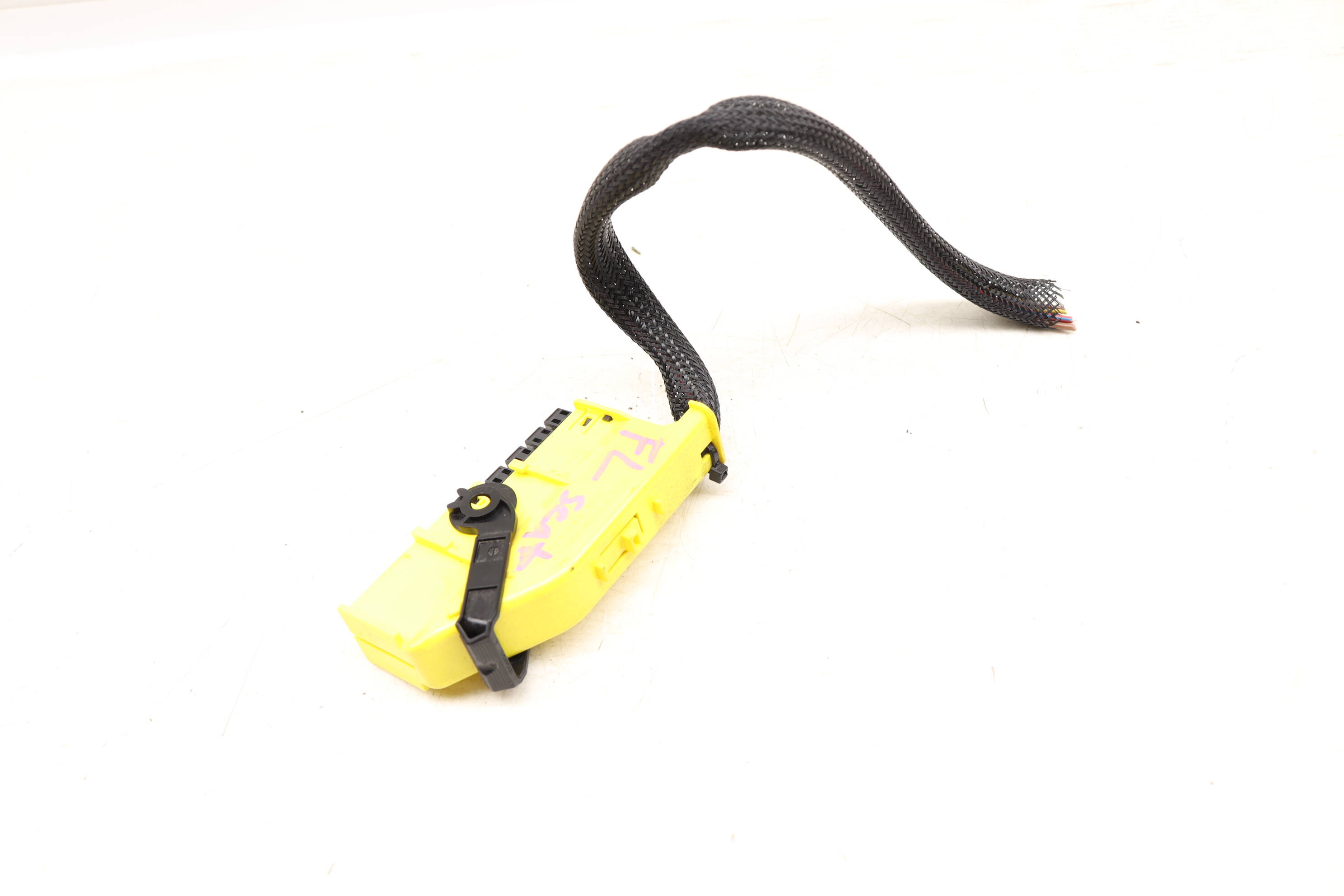 ベレー 44-Pin Wiring Connector / Pigtail 61139167678