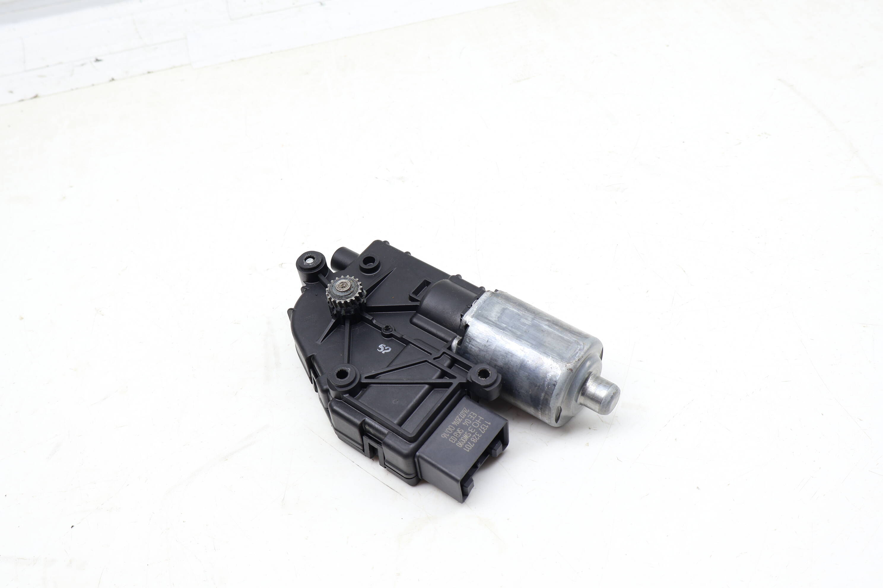 Sunroof / Sun Roof Motor 7N0959591B