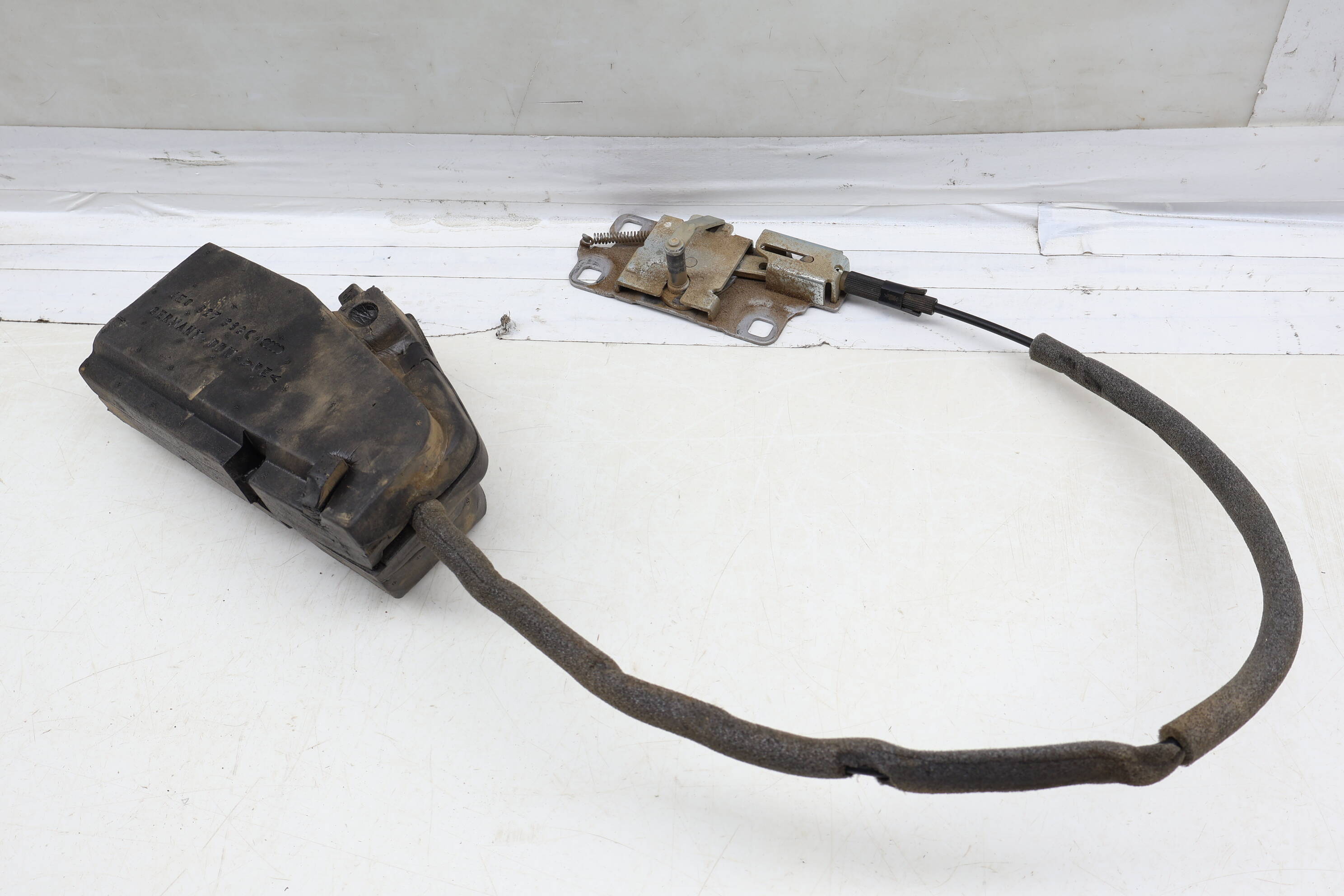 Power Trunk Latch / Striker Plate 4E0827383D