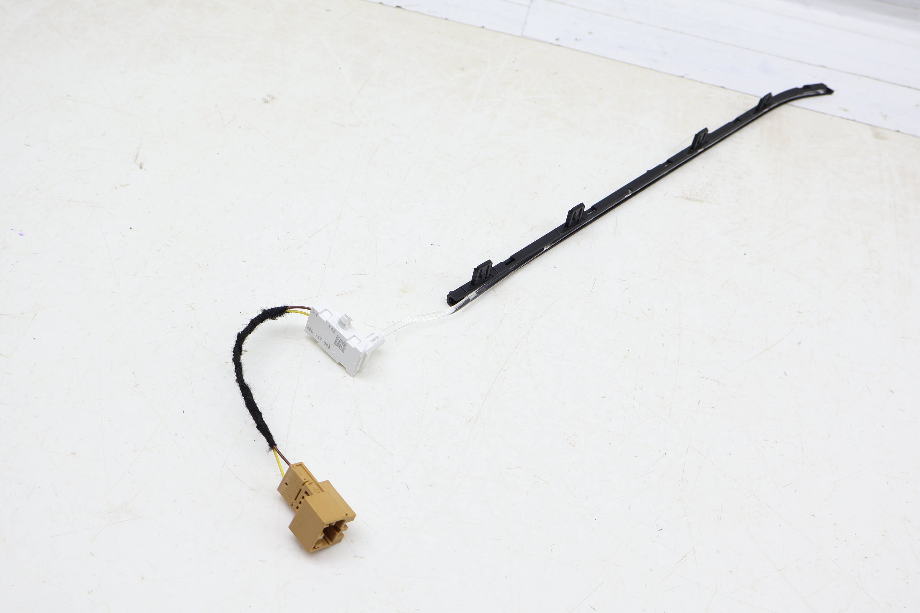 Center Console Illumination / Light Bar 8W0947096