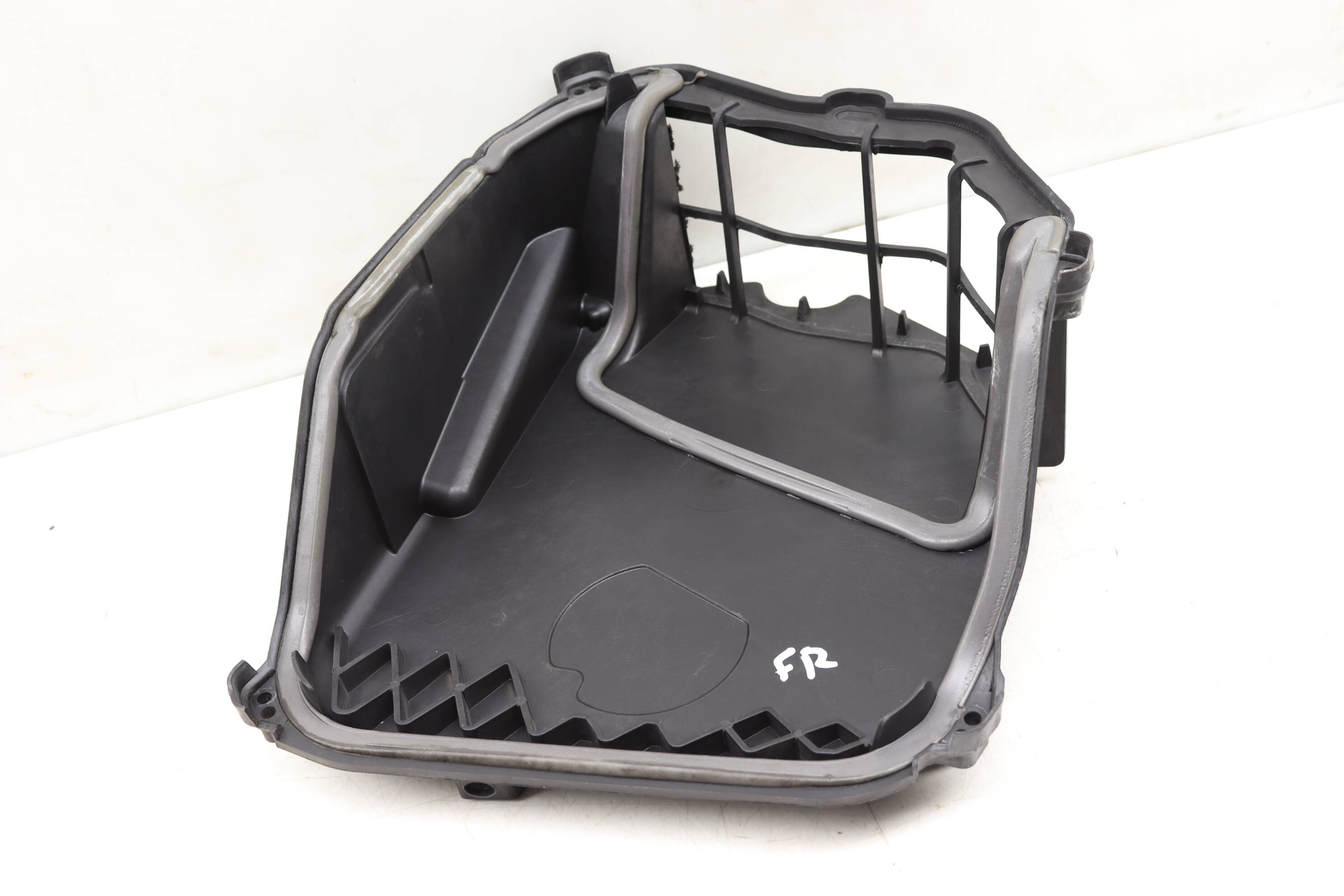 Blower Motor Housing Cover 64119216222