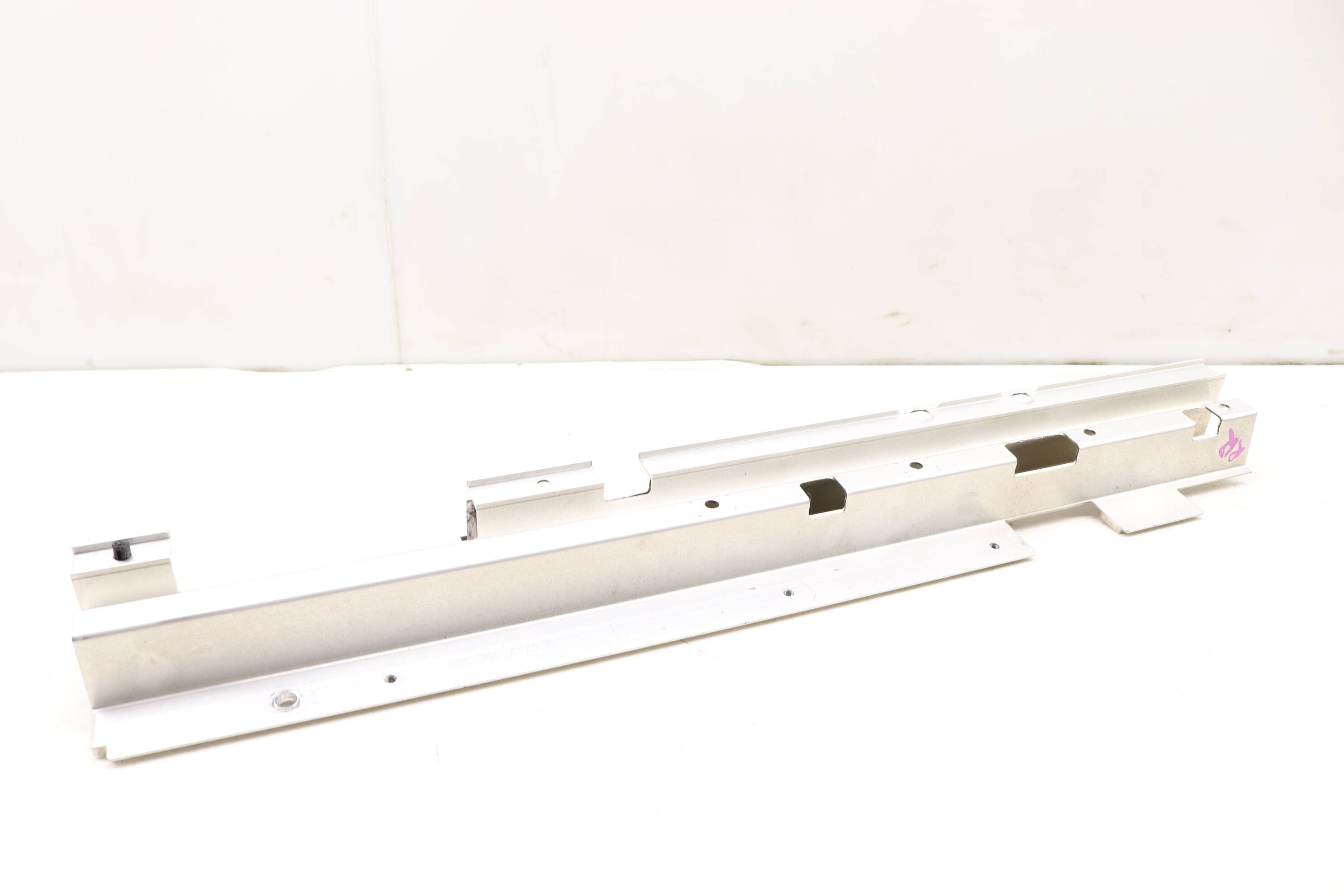 Quarter Panel Glass Rail Support Bracket 51477114356