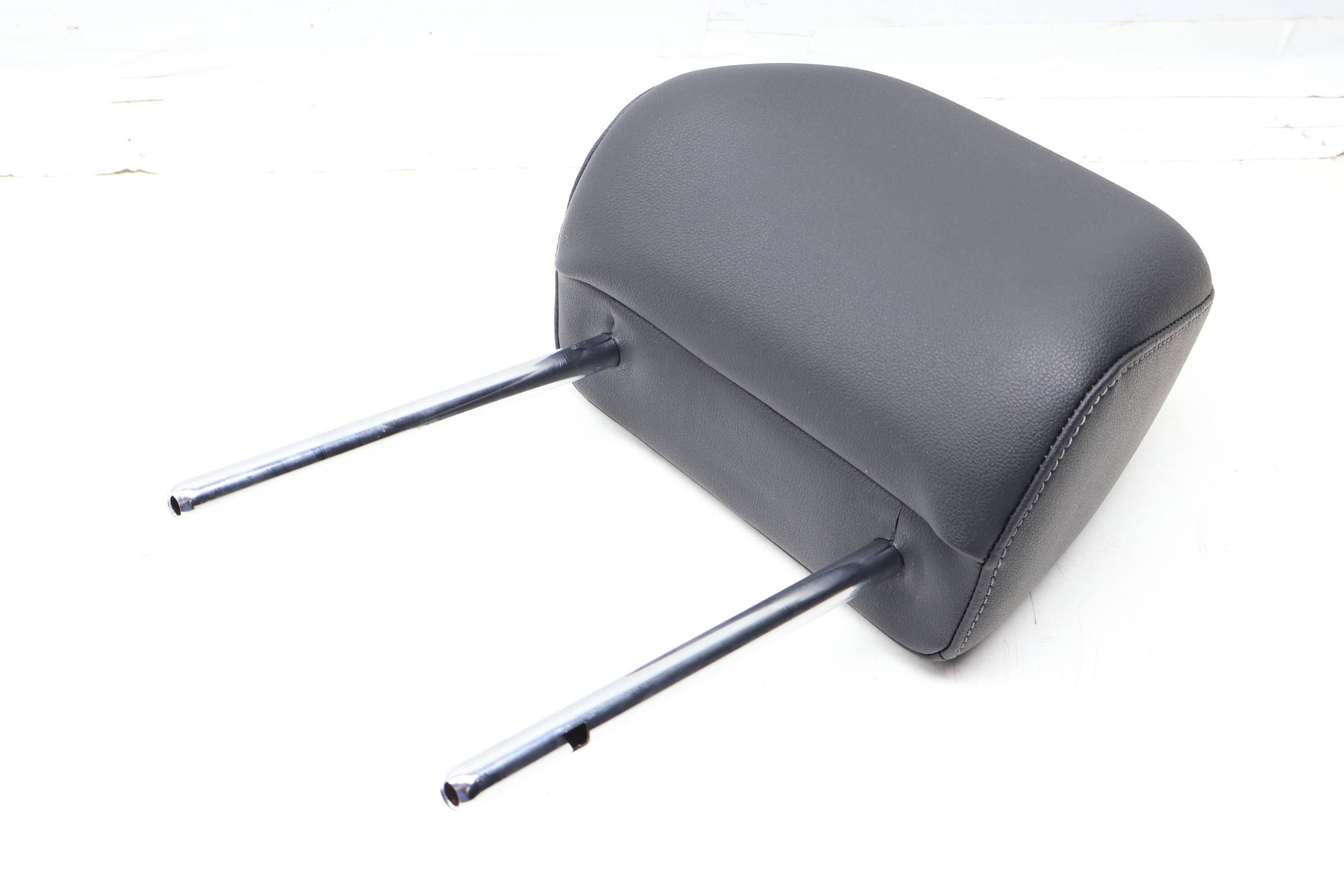 2Nd Row Headrest / Head Rest 3CN885901E