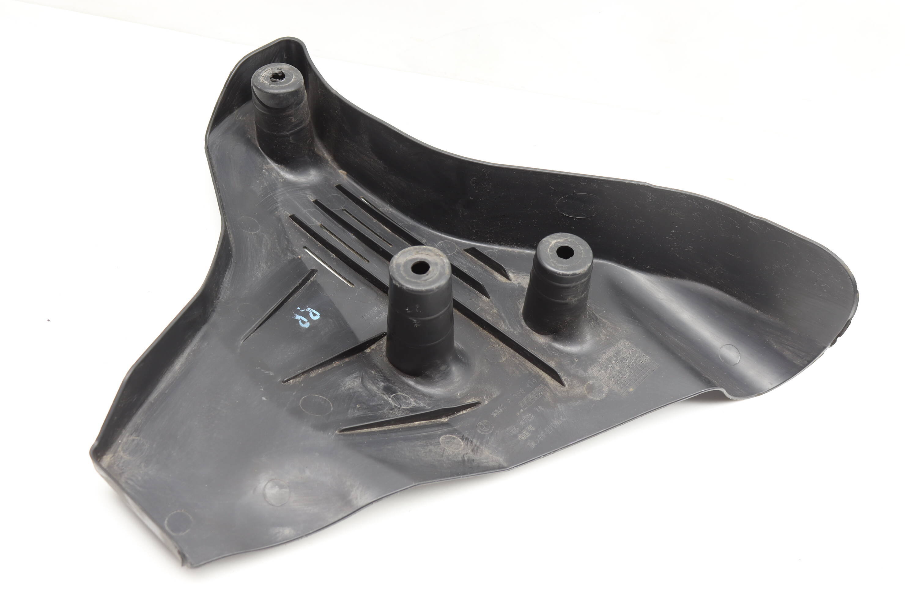 BMW Right Rear Lower Control Arm Cover 33326858414