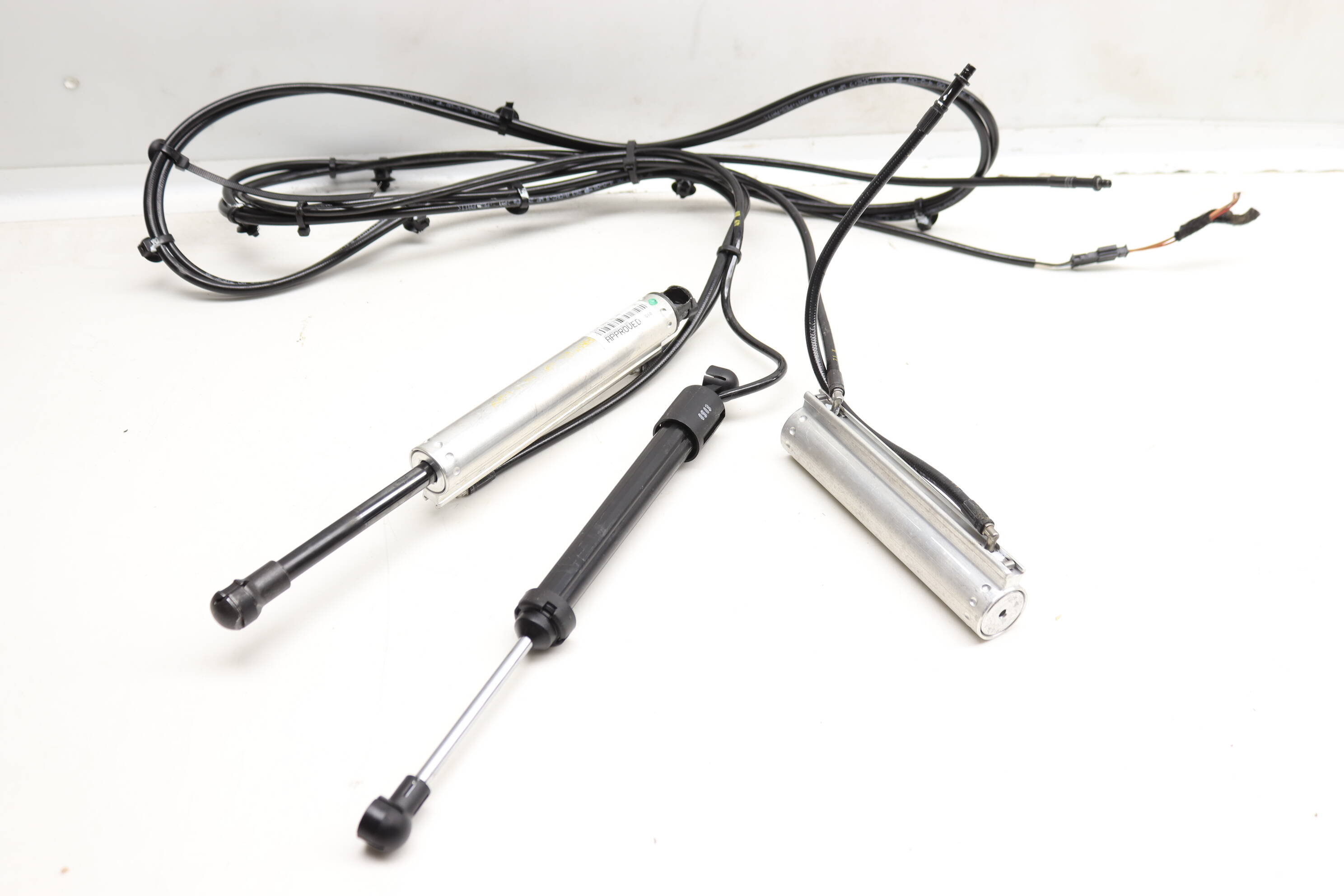 Trunk Hatch Strut Shock / Hydraulic Line Set 1648003148