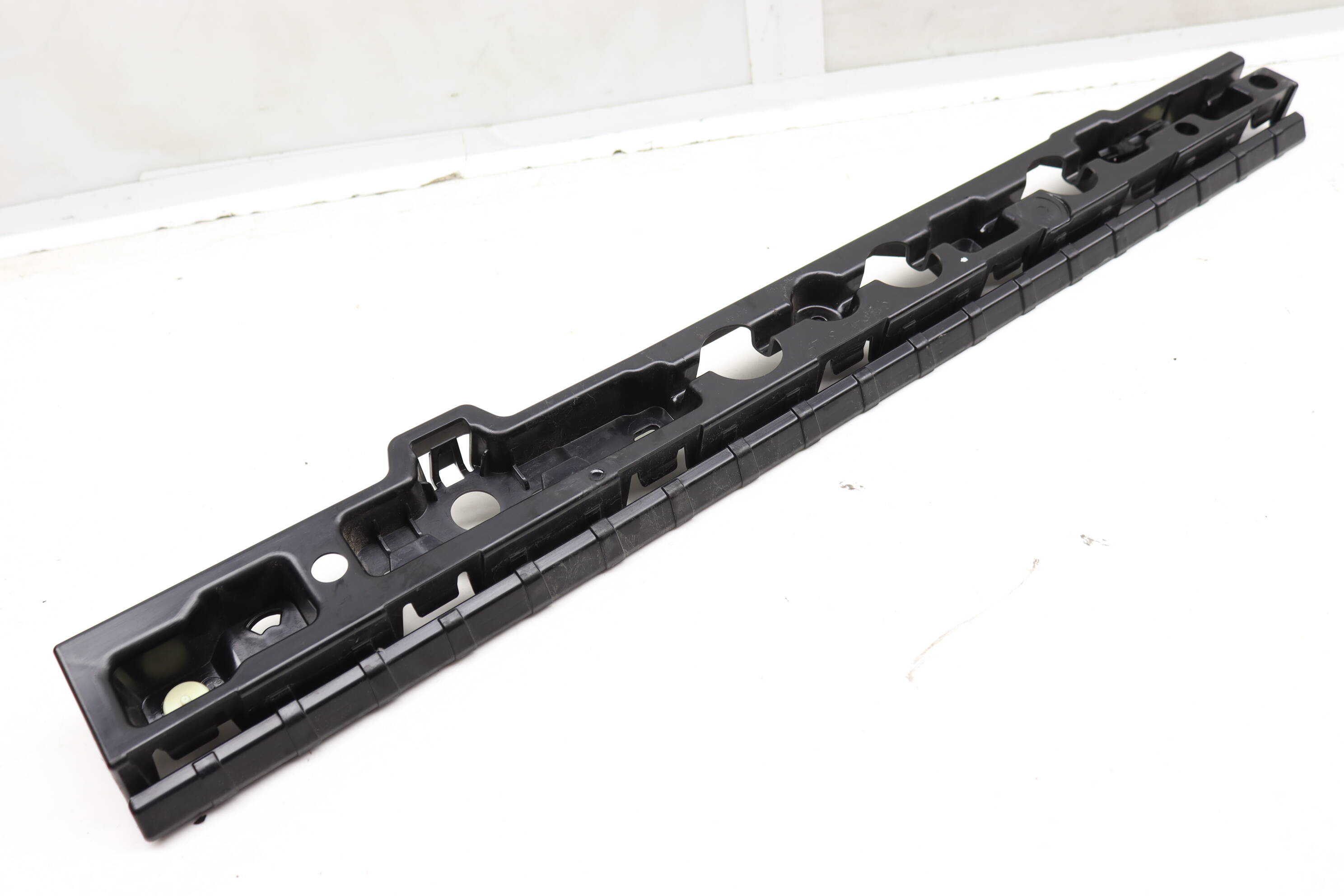 Rocker Panel / Side Skirt Mount Bracket (Center) 51777357135