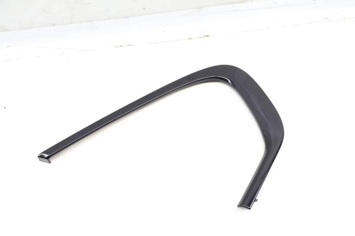 Quarter Window Glass Trim / Molding 51377188319 main product photo