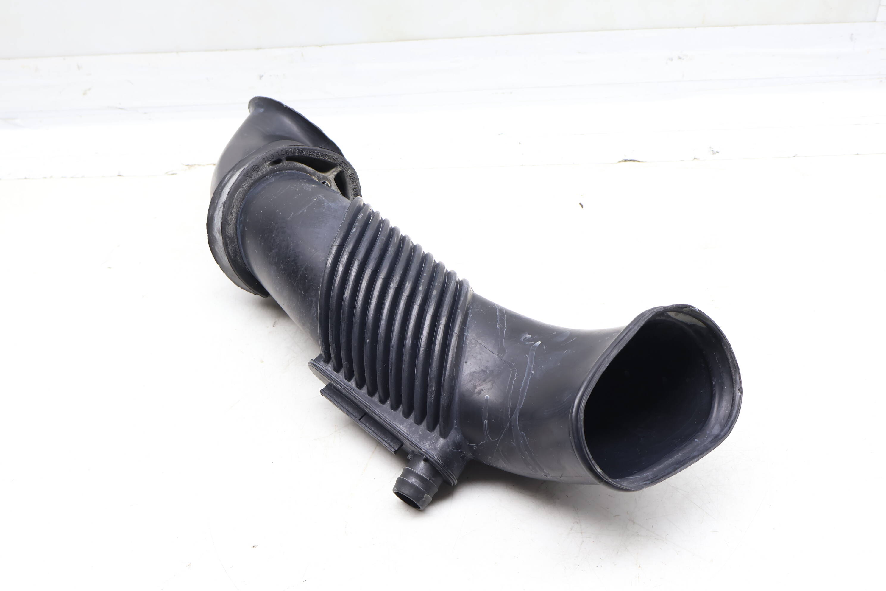 Air Intake Pipe / Tube 7L6129609E