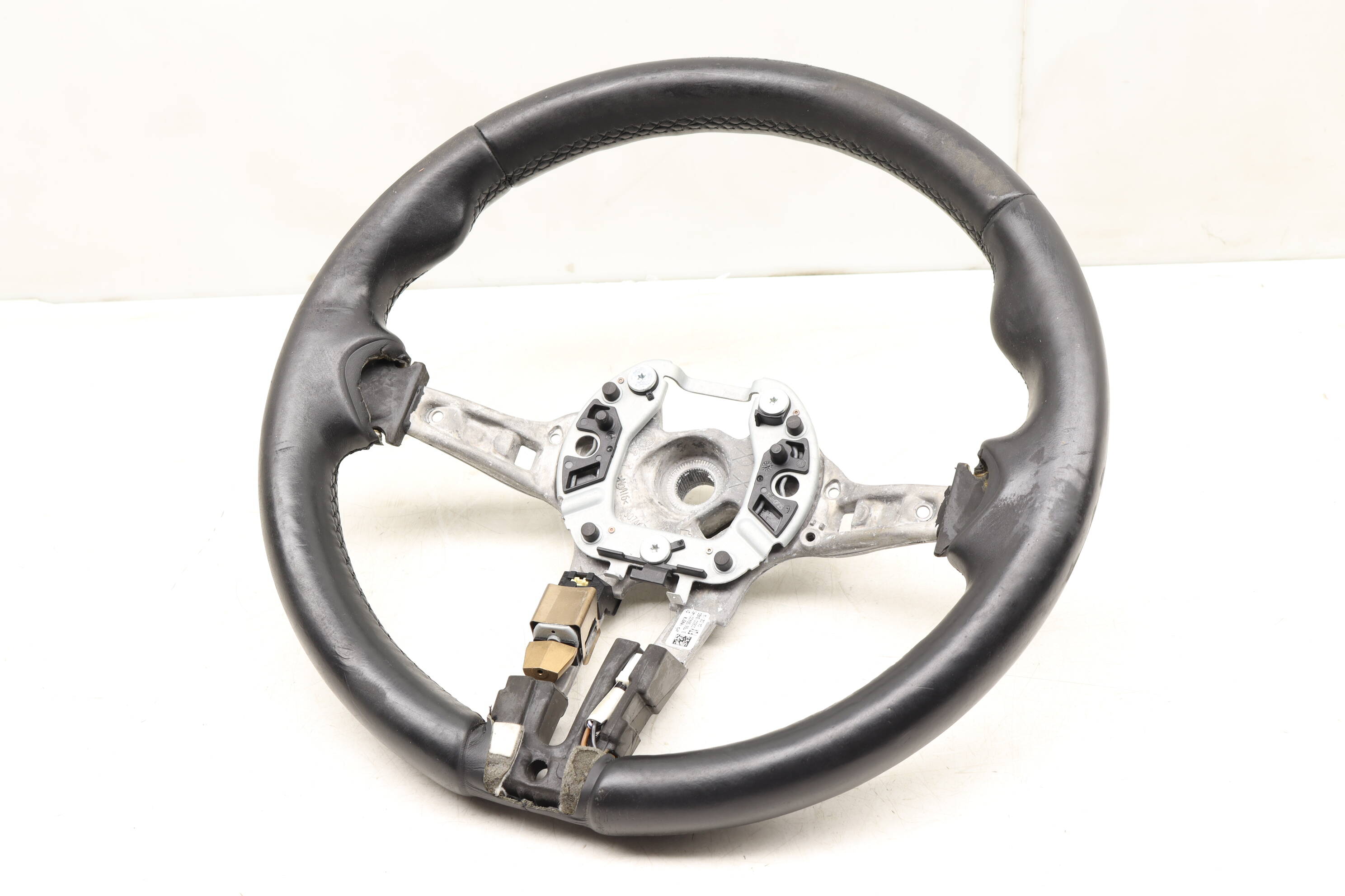 3-Spoke&#x20;Sport&#x20;Steering&#x20;Wheel&#x20;&#x28;Leather&#x29;&#x20;32307848339