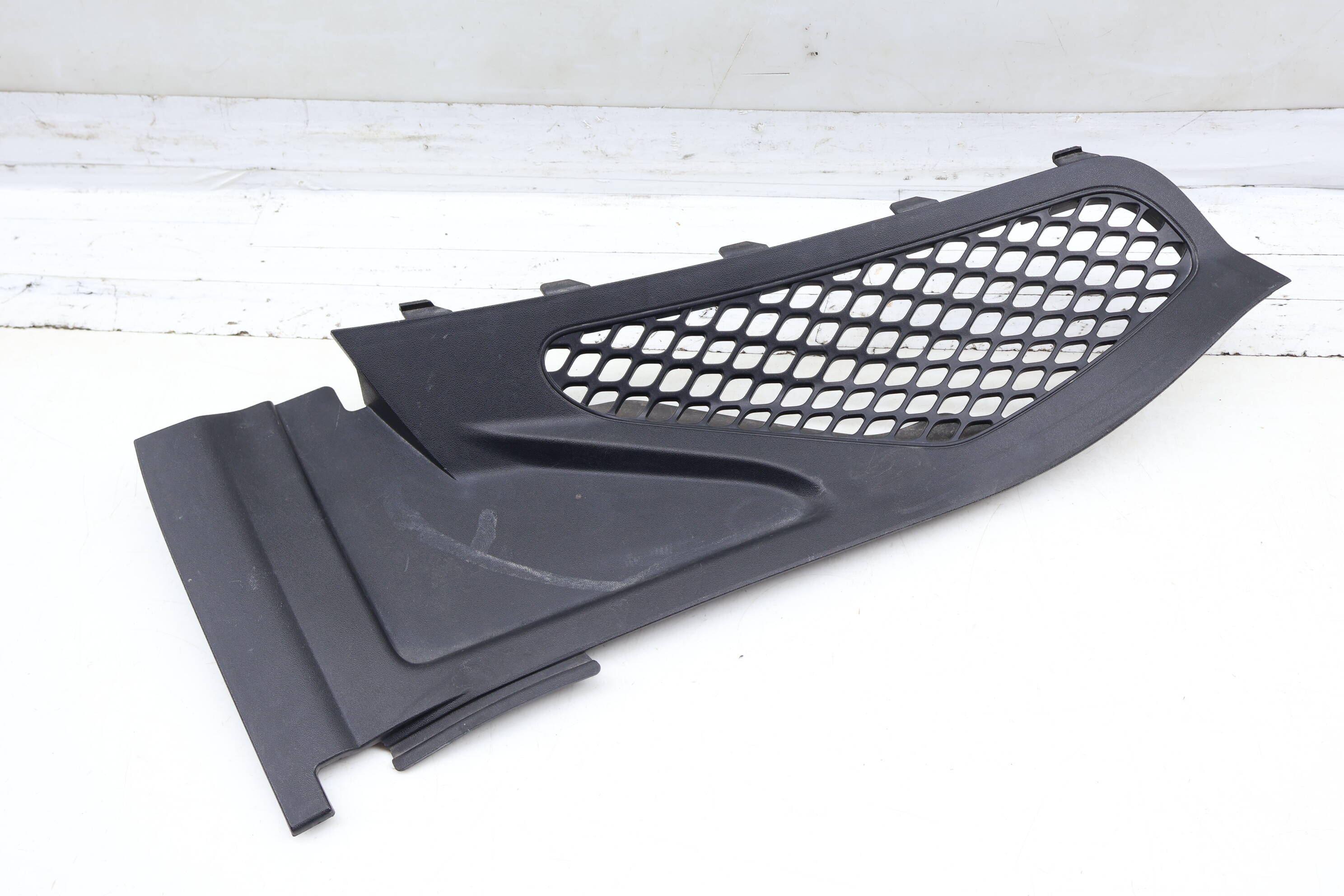 Windshield Cowl Cover / Panel 7P5819176H 95857273010
