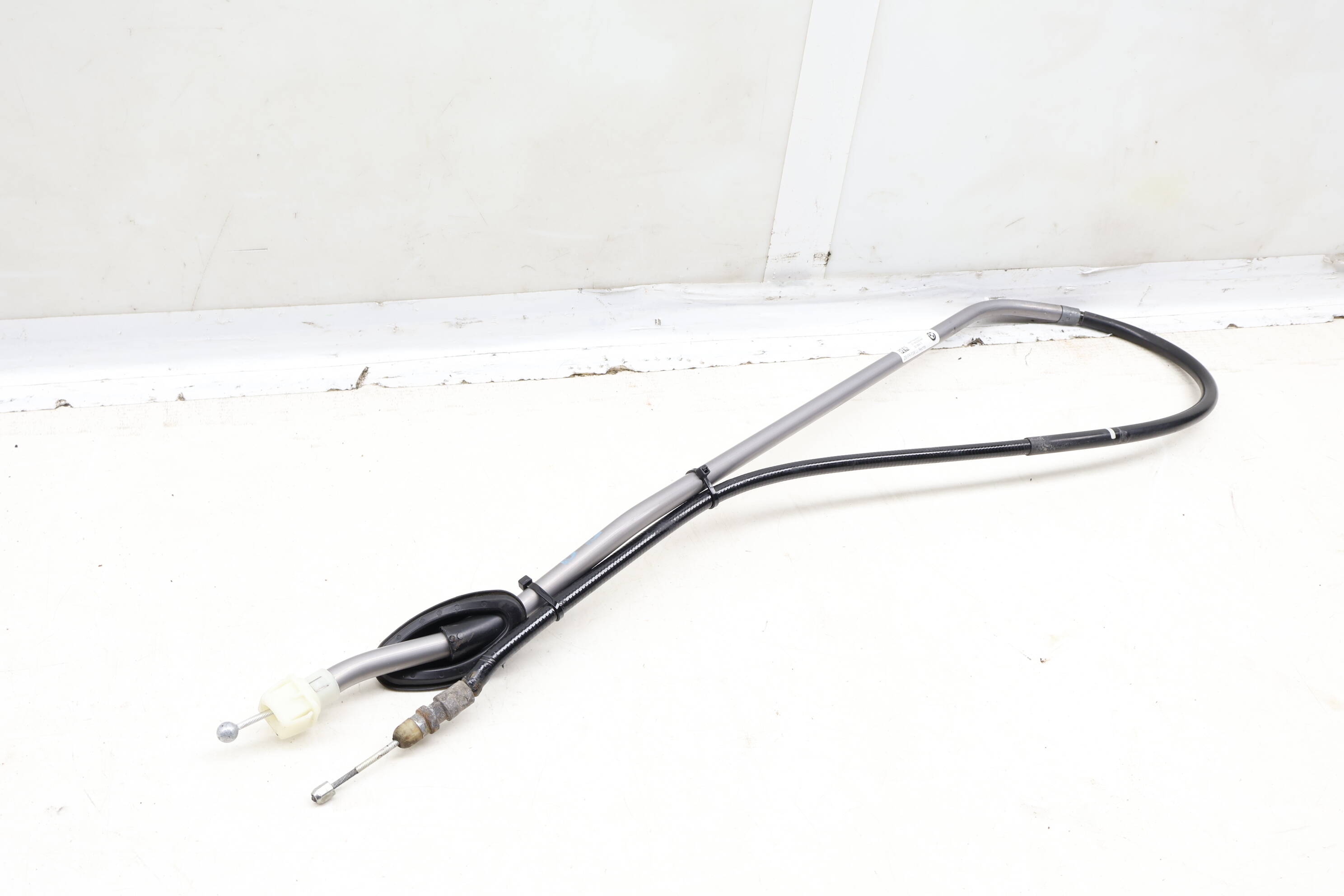 Emergency&#x20;Parking&#x20;Brake&#x20;Guide&#x20;Tube&#x20;W&#x2F;&#x20;Cable&#x20;34406792265