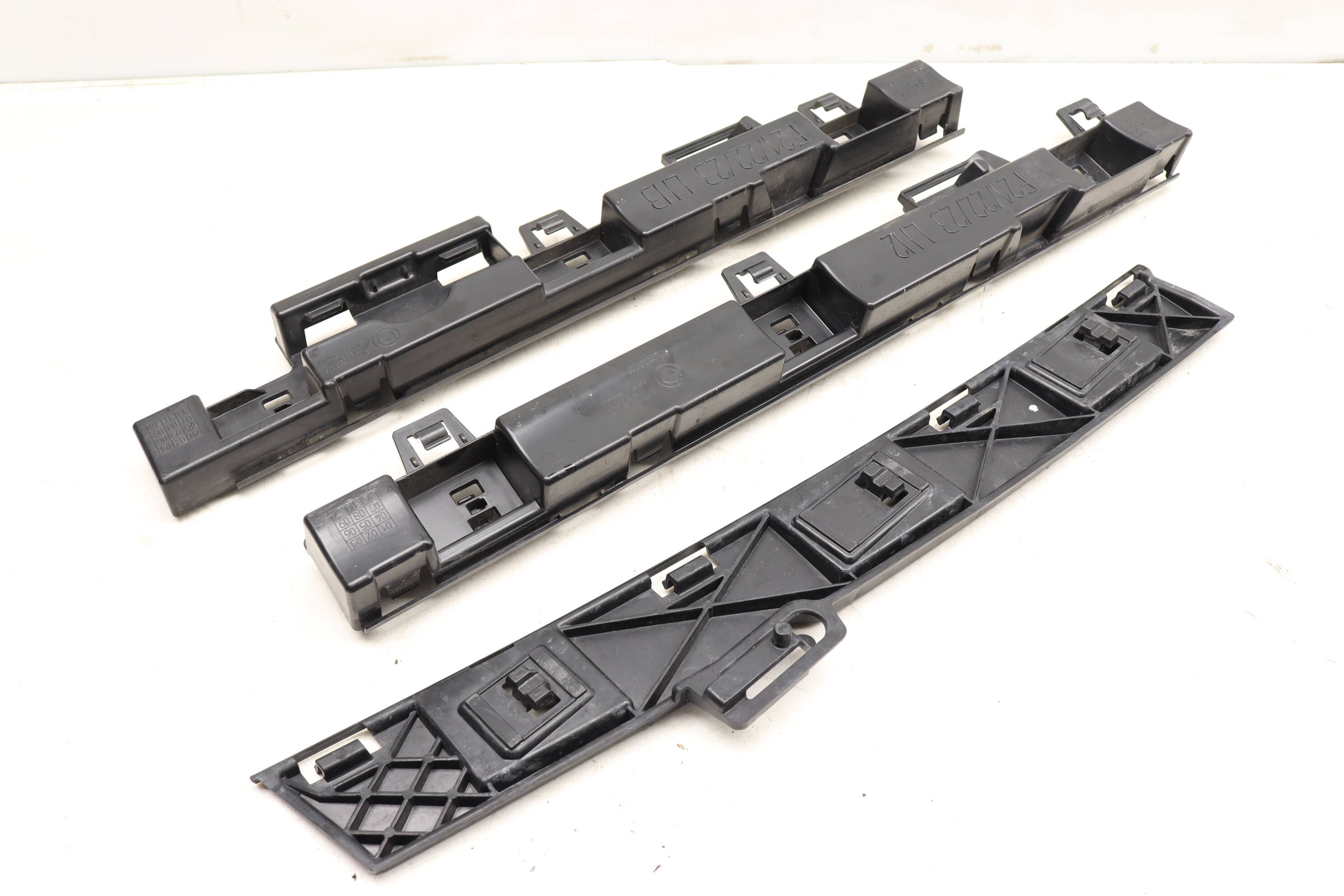 BMW Left Side Skirt / Rocker Panel Mount Bracket Set 51777349085