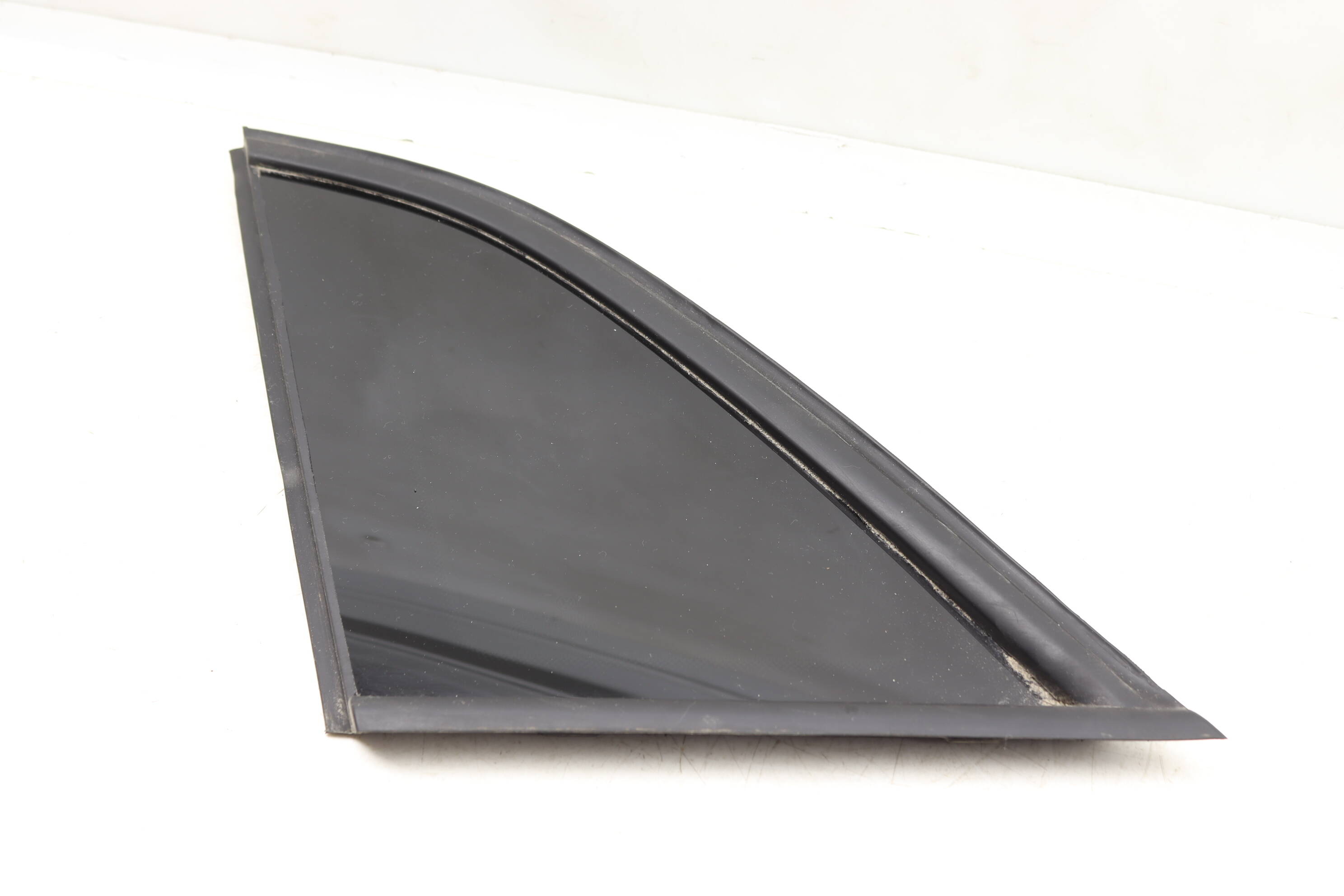 Side Quarter Window / Glass 11K845041