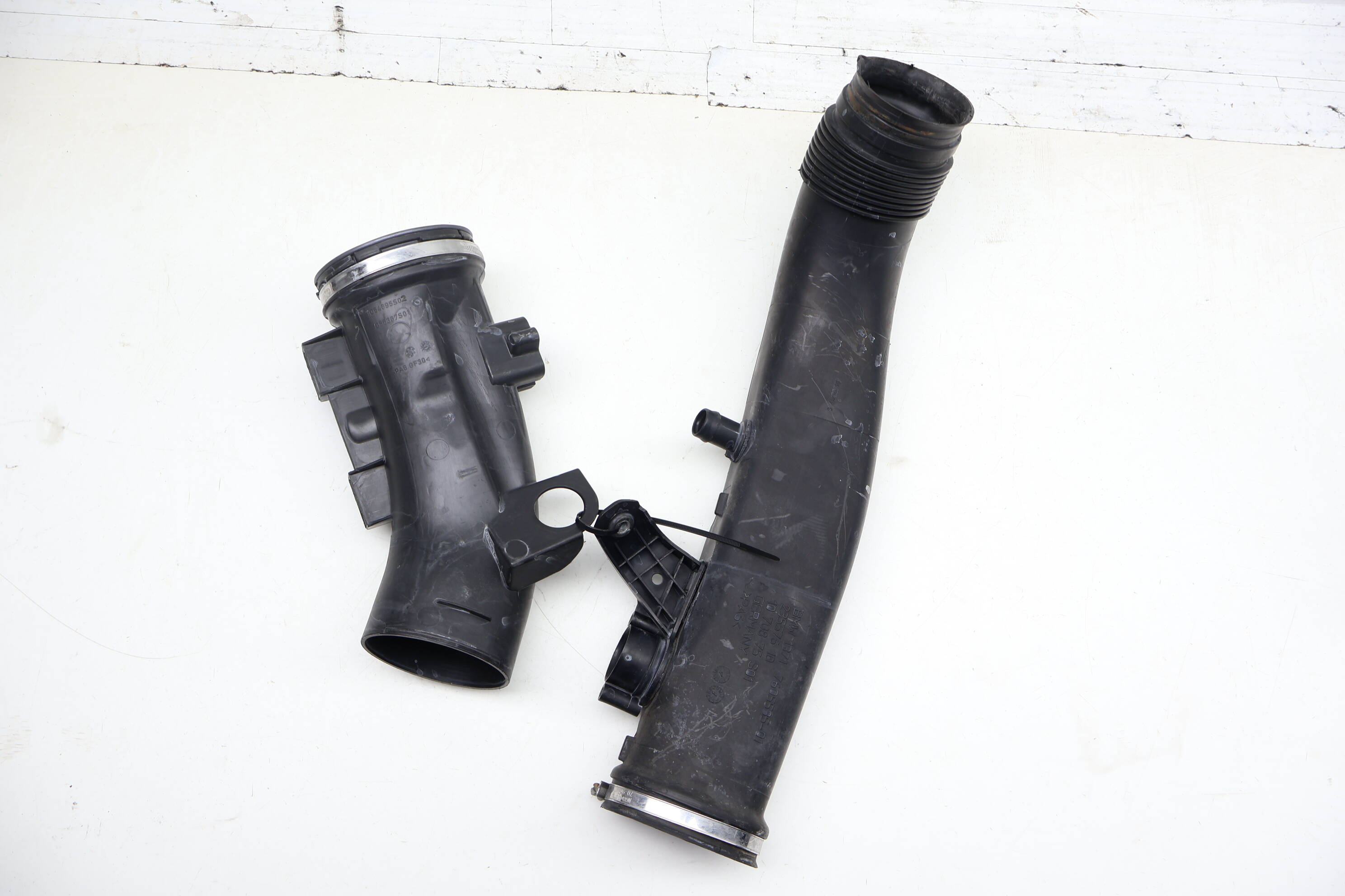 Engine Air Intake Duct / Tube 13717605585