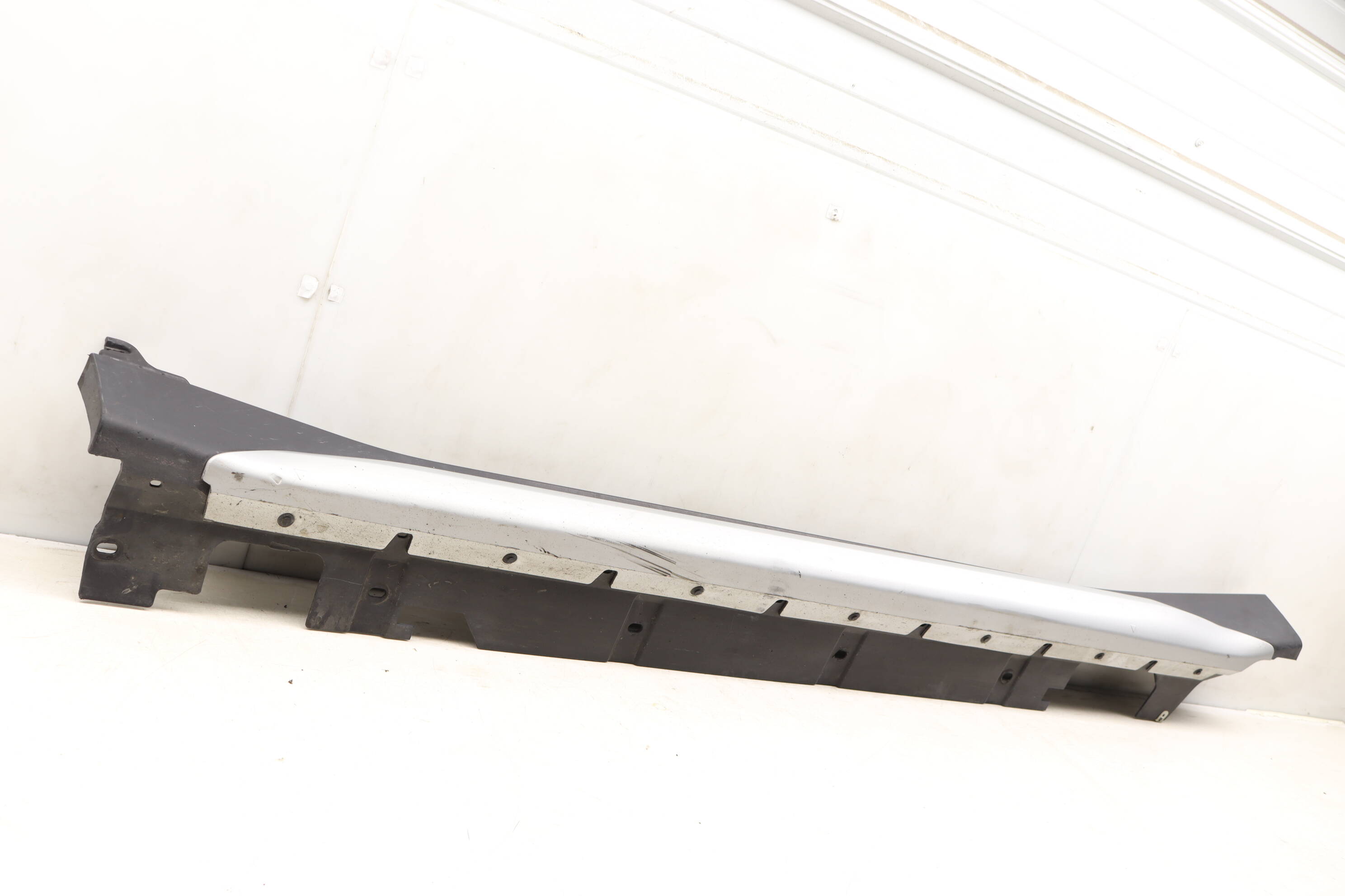 BMW Left Side Skirt / Rocker Panel (X1) 51777332327