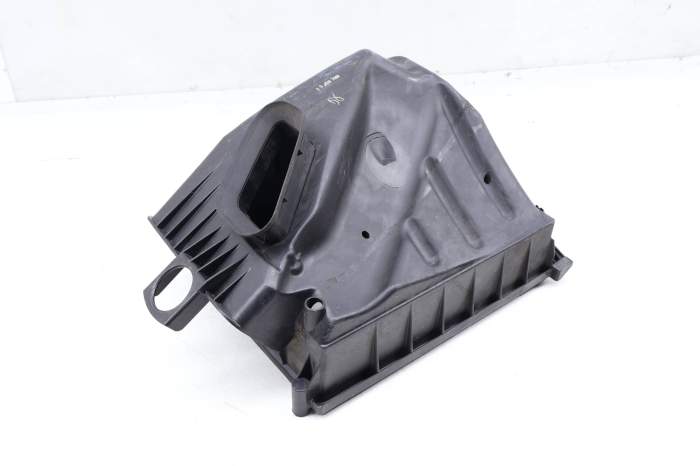 Engine Air Filter Box / Housing (Lower Half) 079133835K main product photo