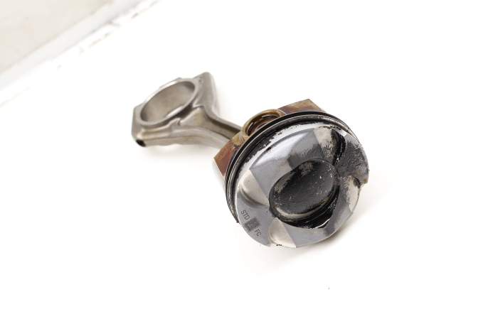 Piston W/ Connecting Rod main product photo