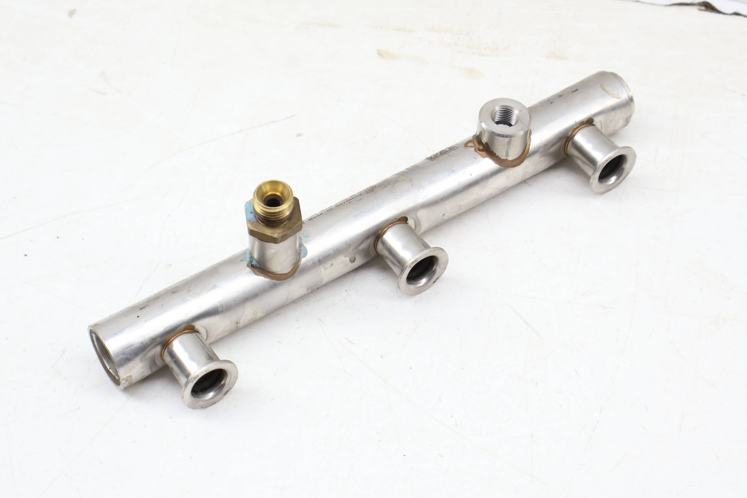 Fuel Rail 06E130089D 95811011510