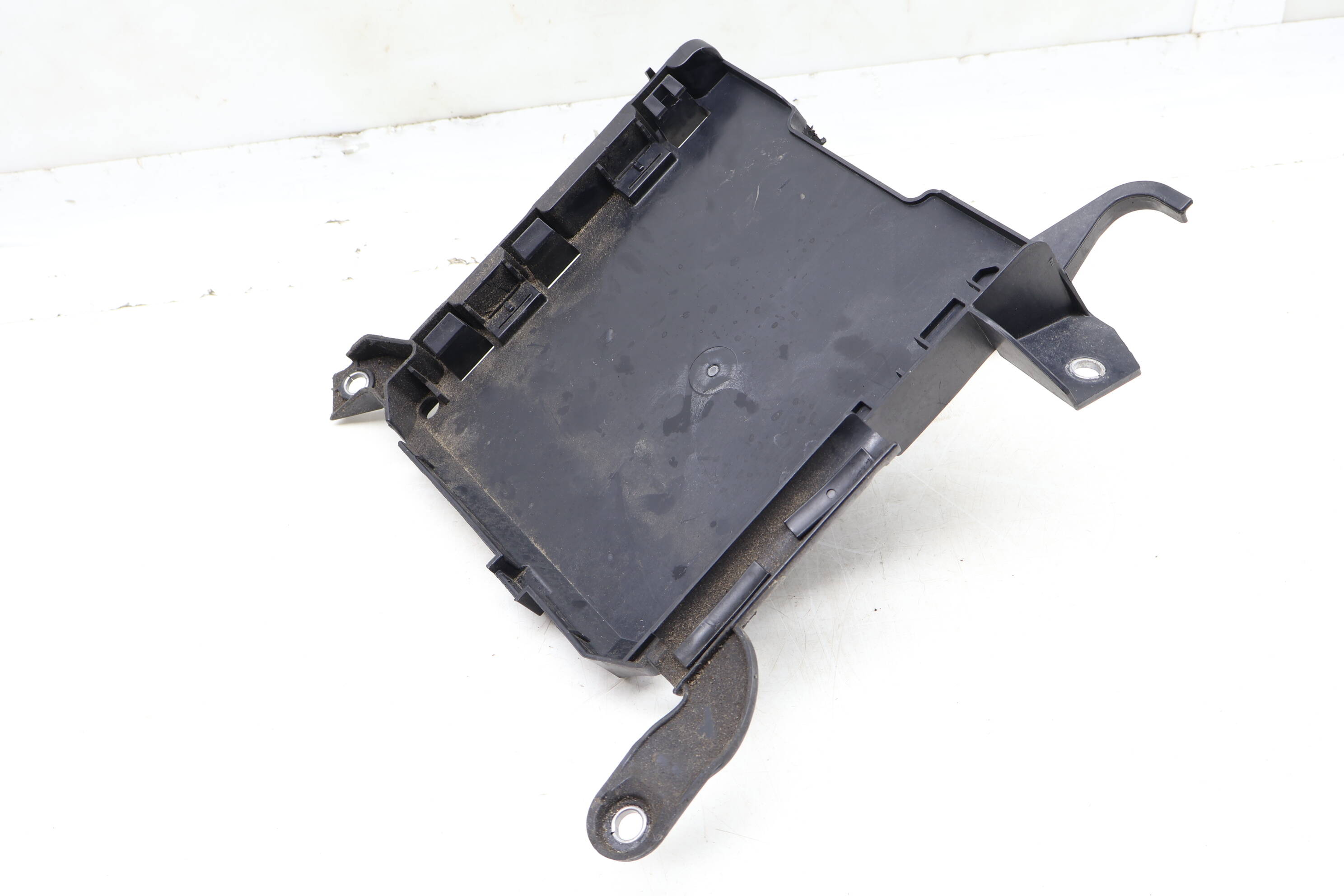 Ecu / Ecm / Engine Control Module Bracket 8W0907647A