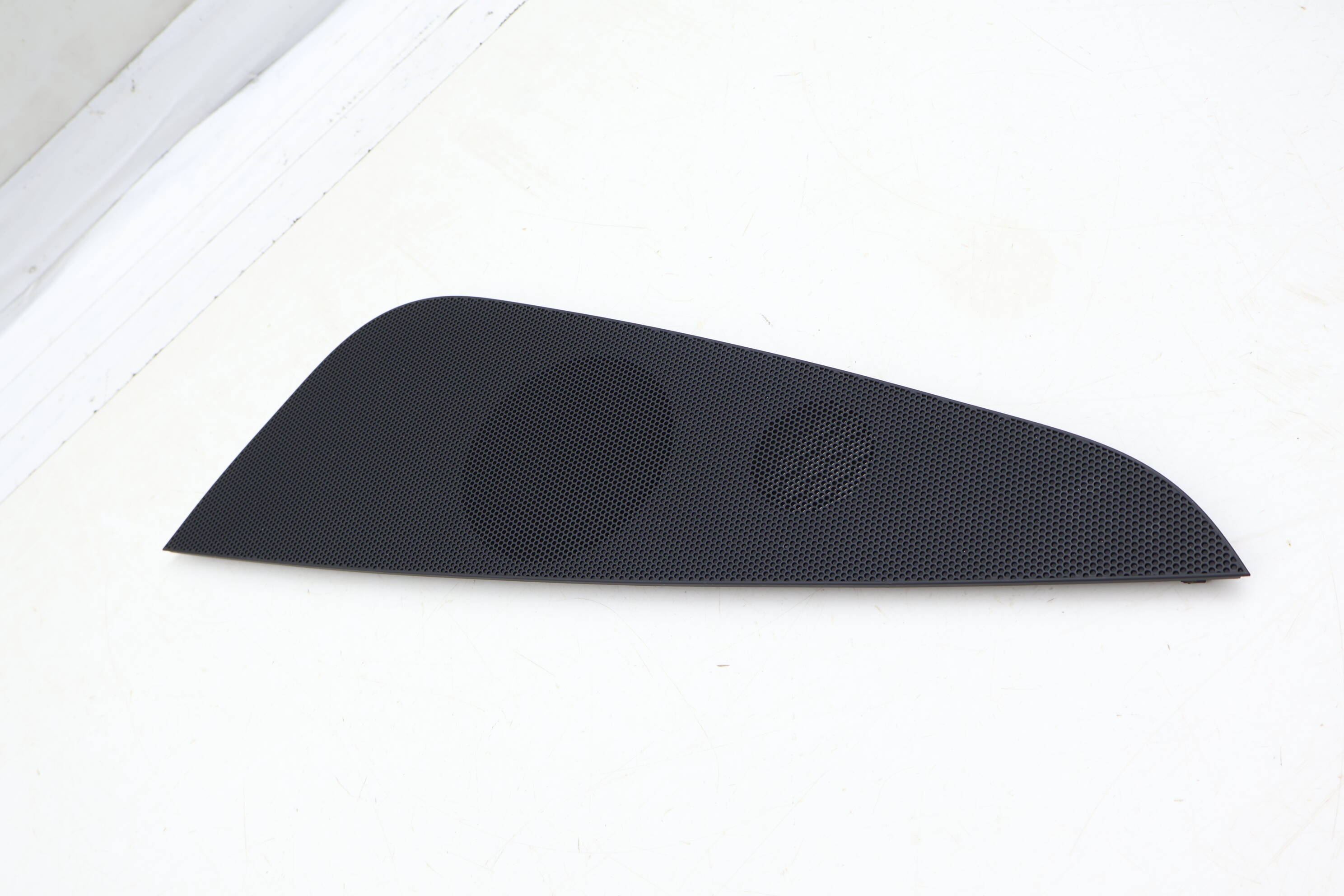 Dash Upper Center Air Vent Grille / Trim 8W1819636C