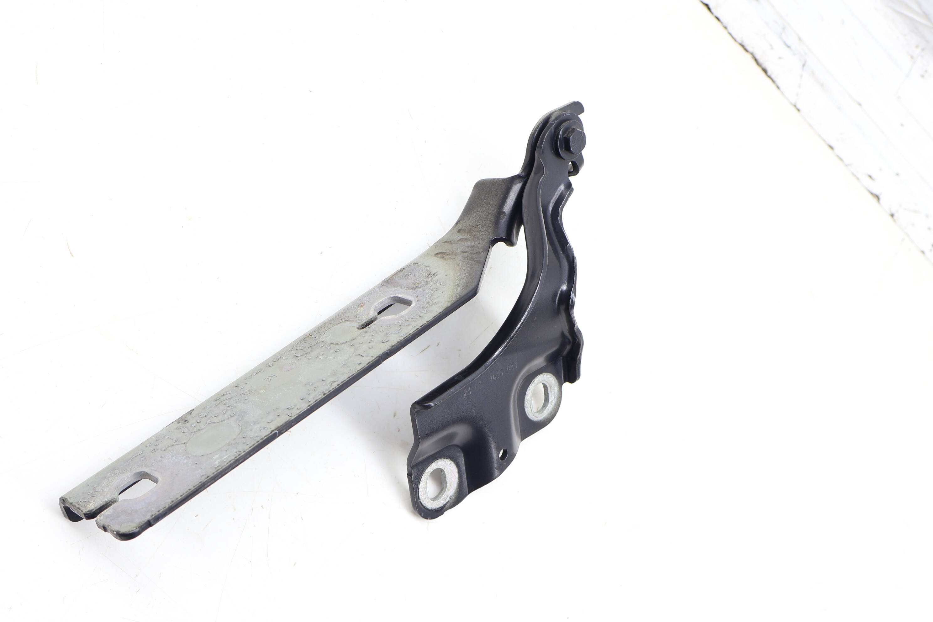 Hood Hinge 8Y0823302B