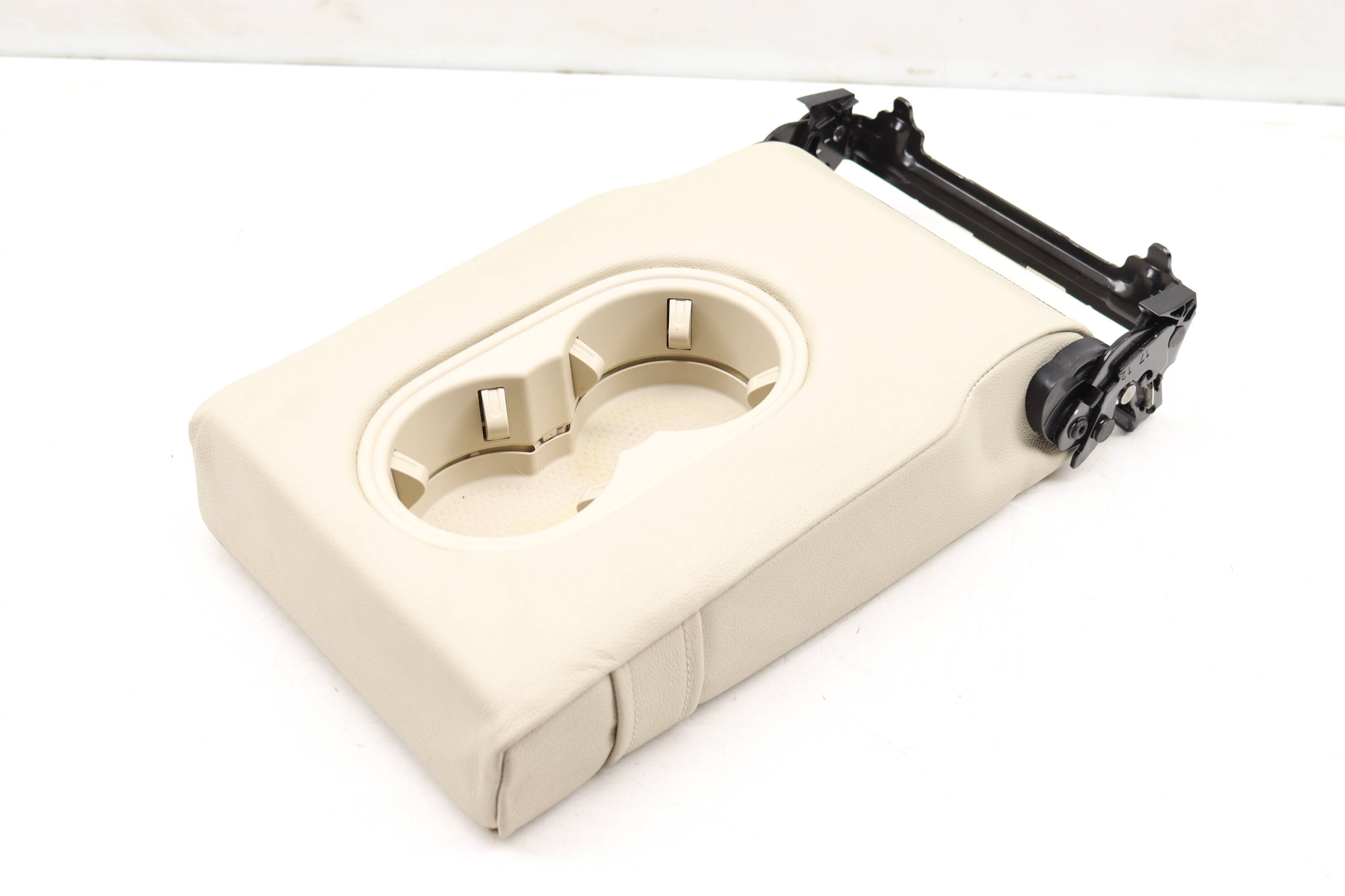 Seat Armrest / Cup Holder 7P6885081N