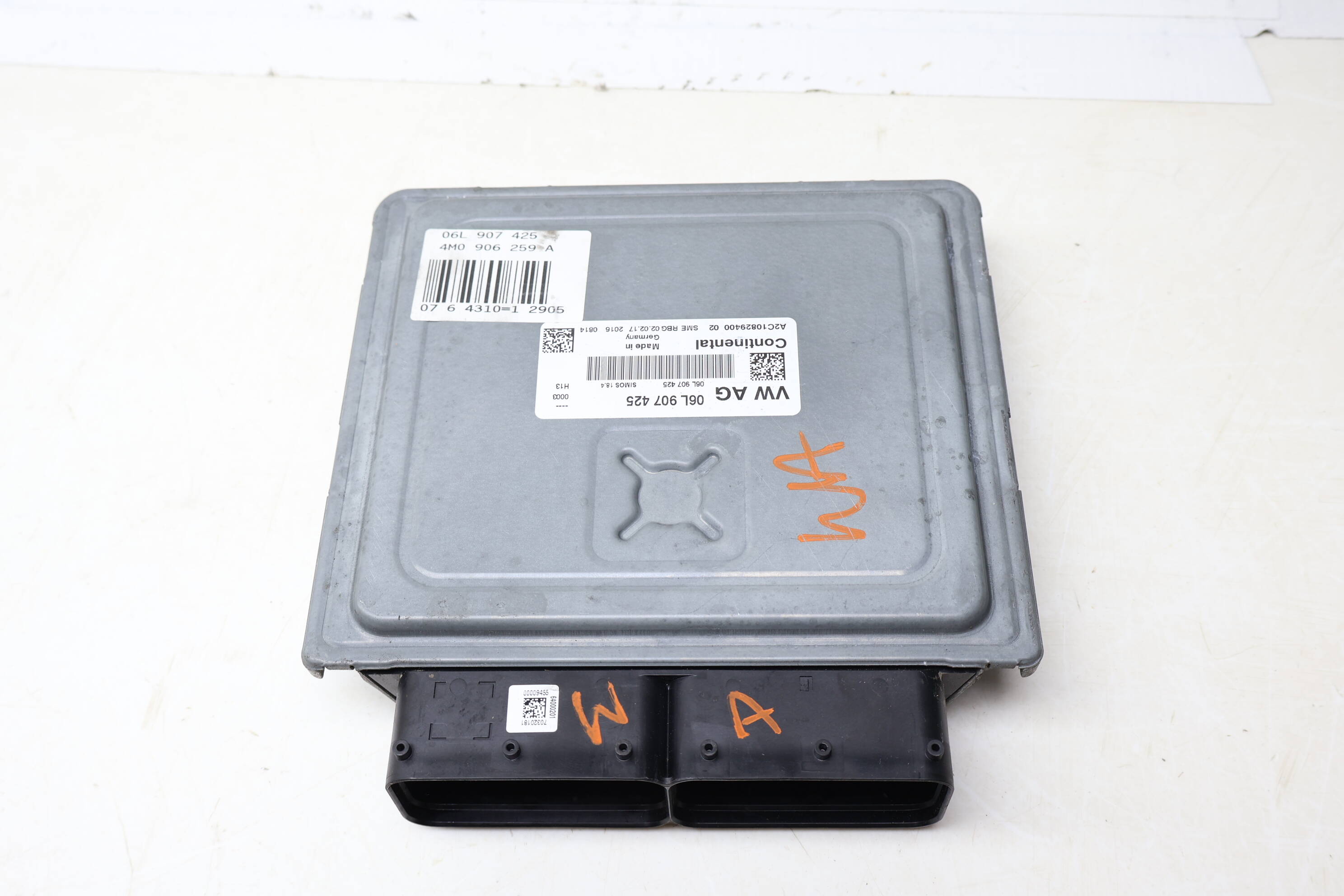 Ecu / Ecm / Engine Control Module 4M0906259A
