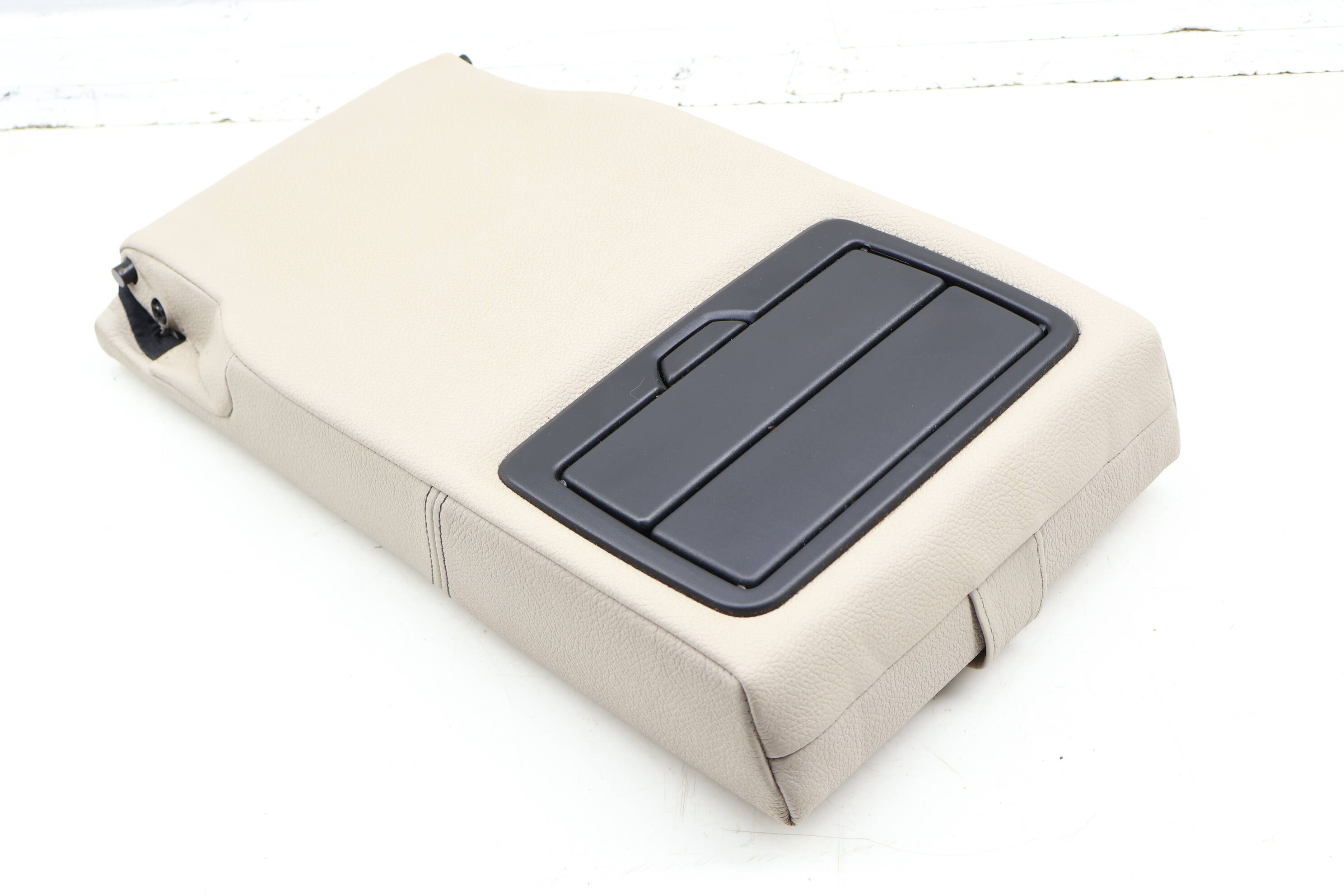 Center Seat Armrest / Cup Holder 52207366582