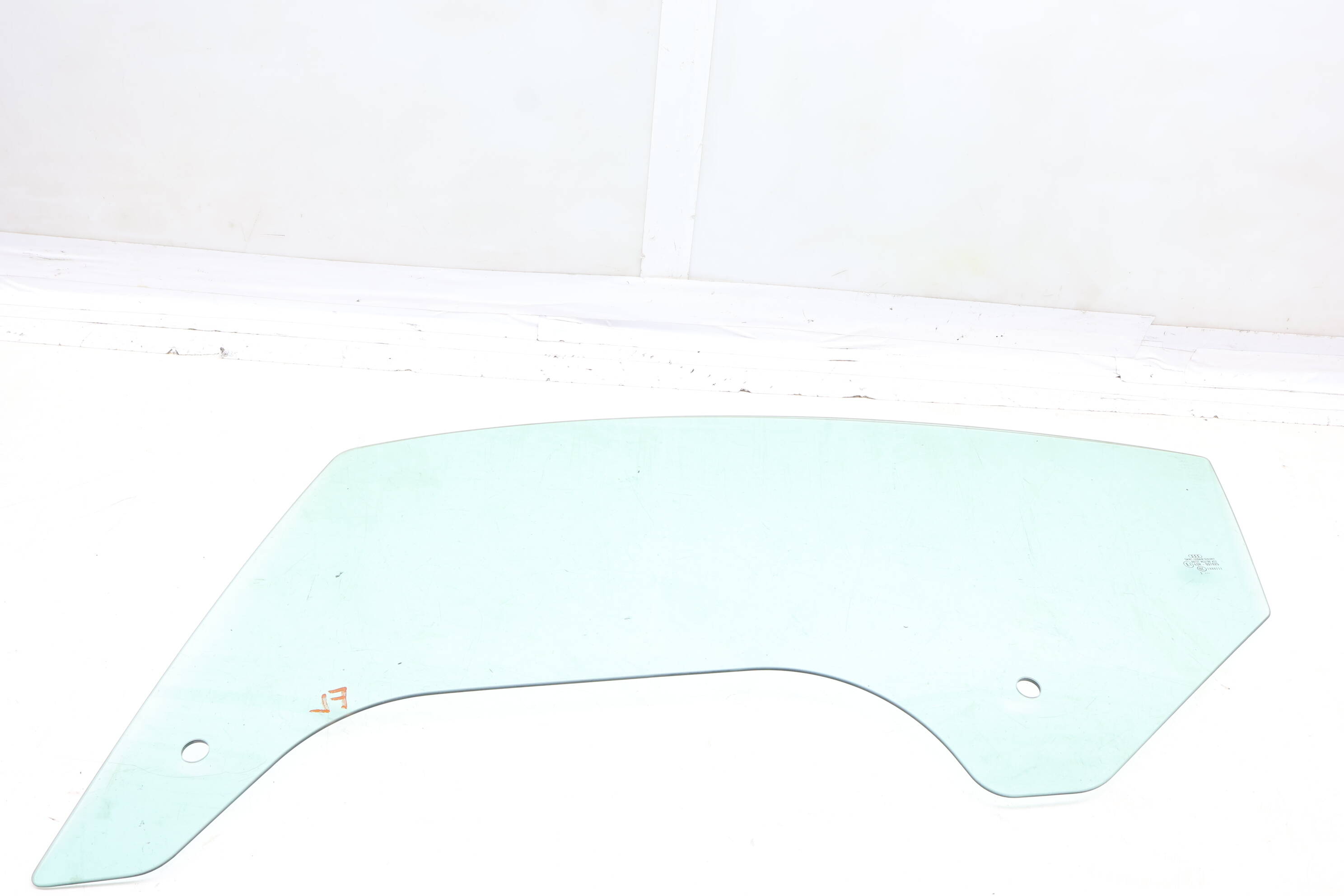 Coupe Door Window Glass 8N8845201A