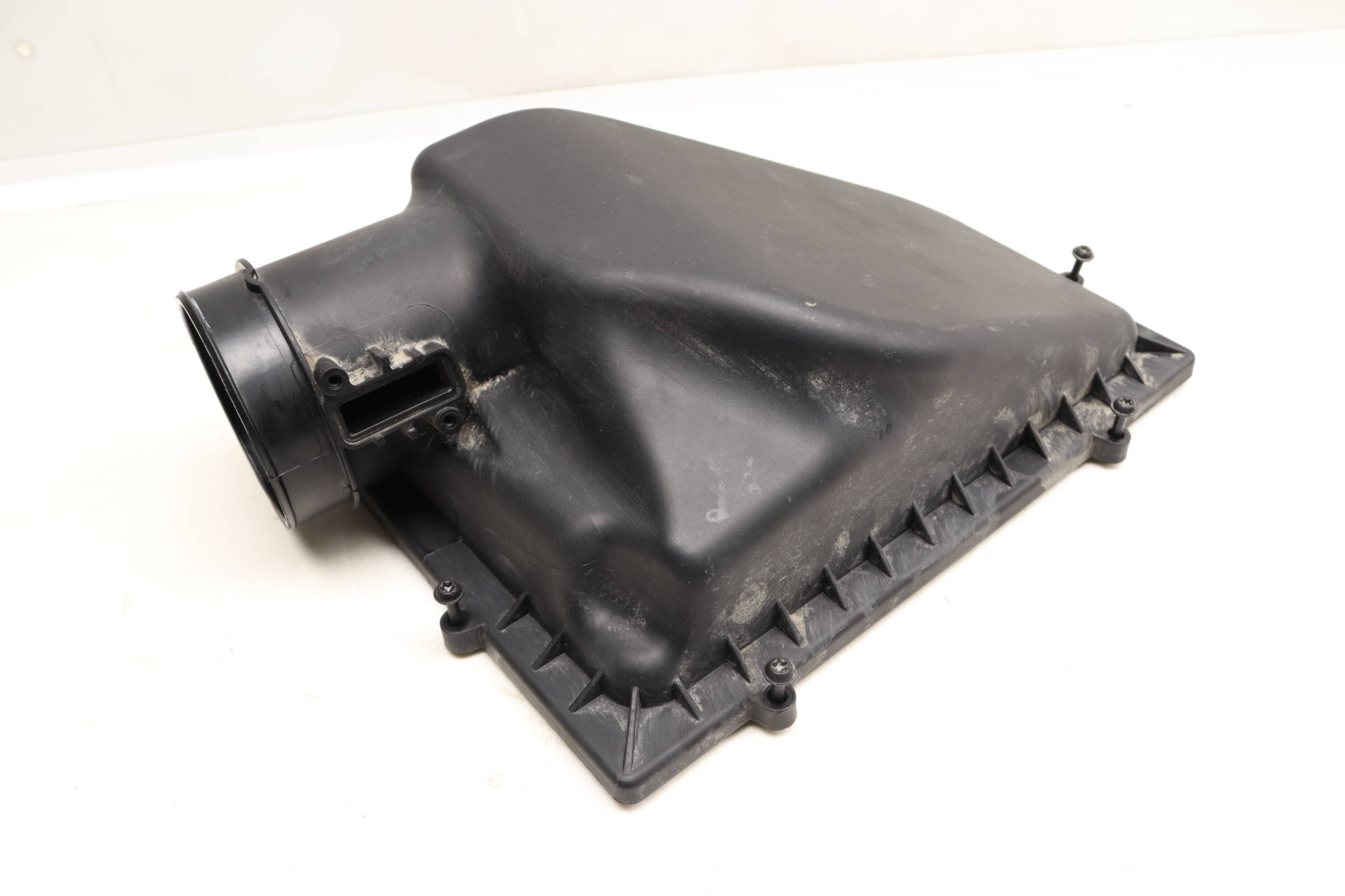 BMW Engine Air Filter Housing / Box (Upper) 13718620473