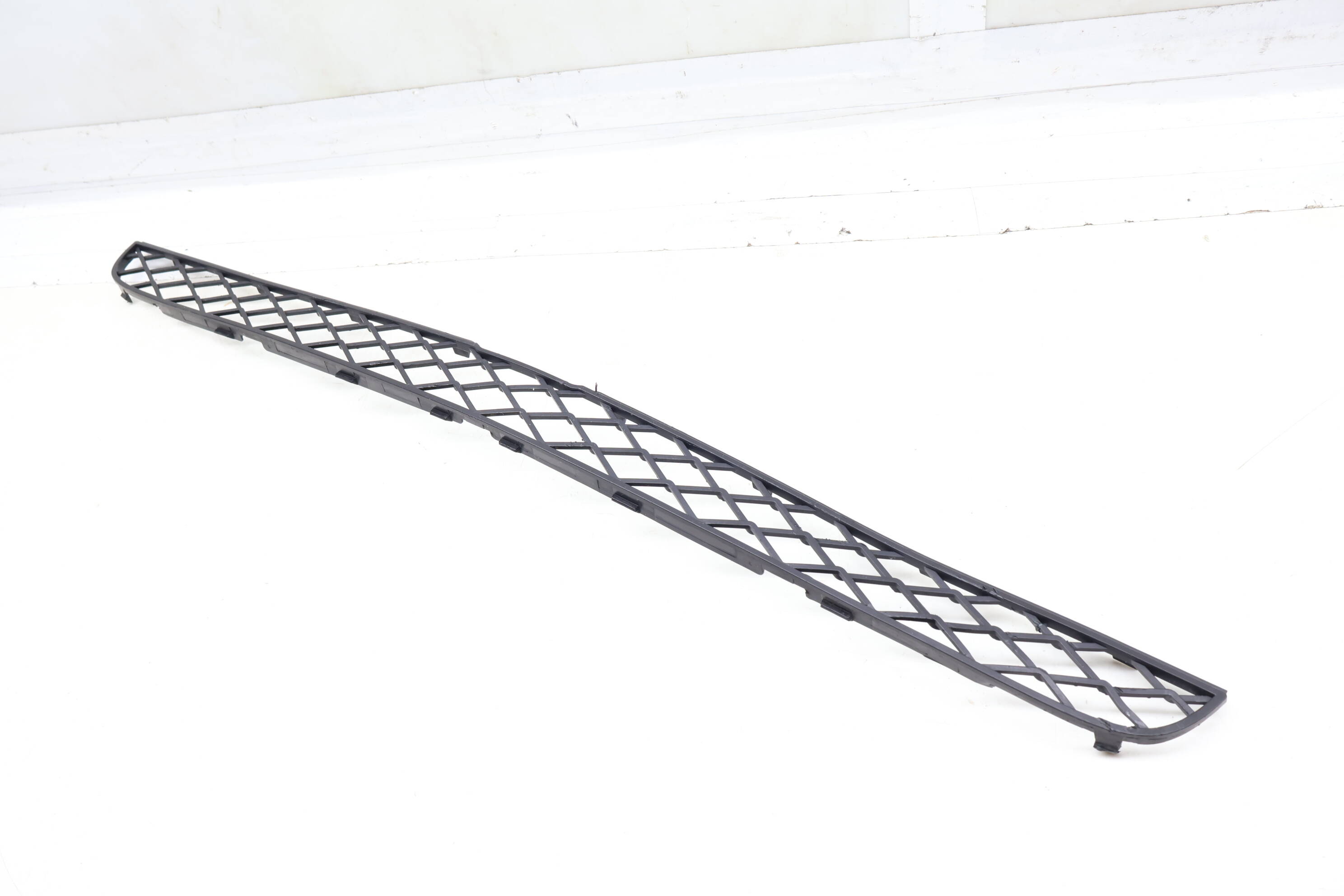 Upper Center Bumper Grille 51117159597