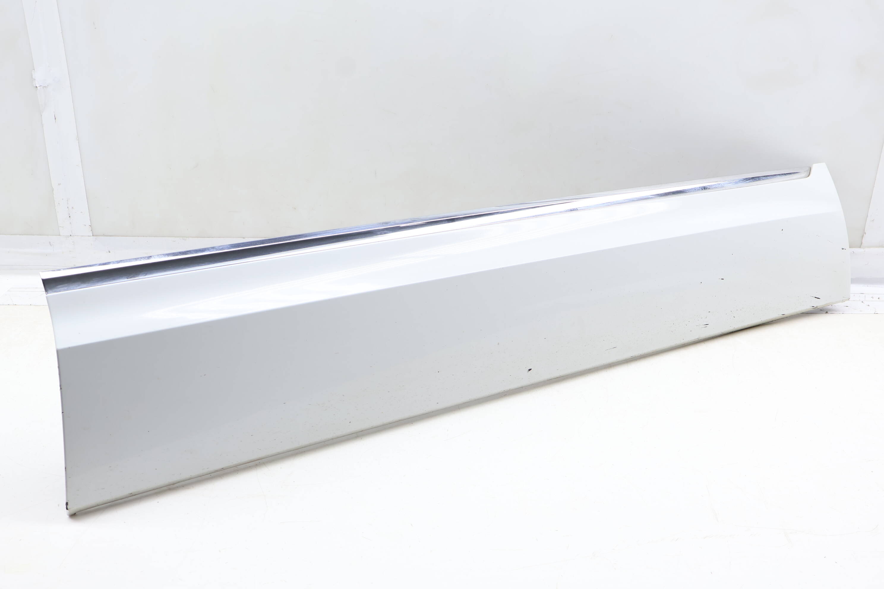 Lower Door Blade / Molding 3CN854940B