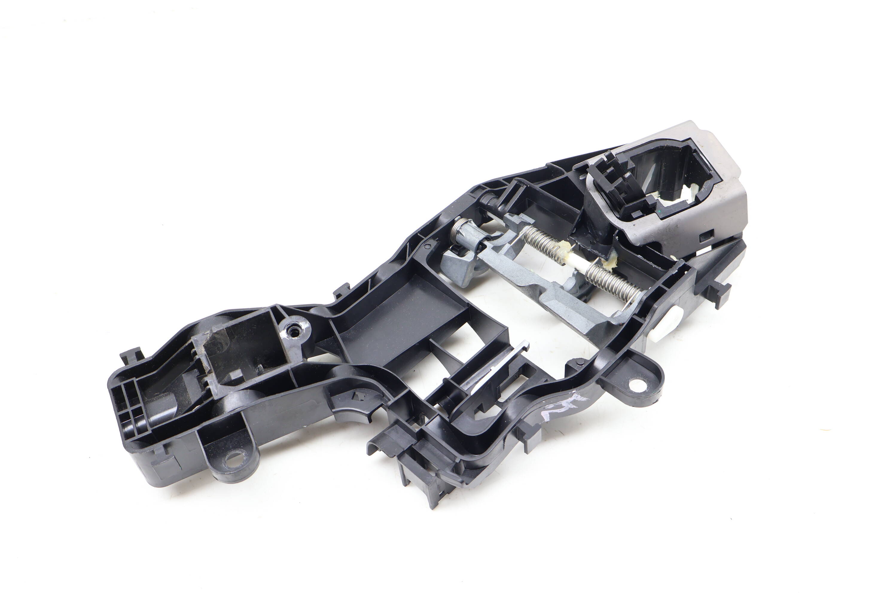 VW Front Left Exterior Door Handle Bracket (Tiguan) 5NN837811G