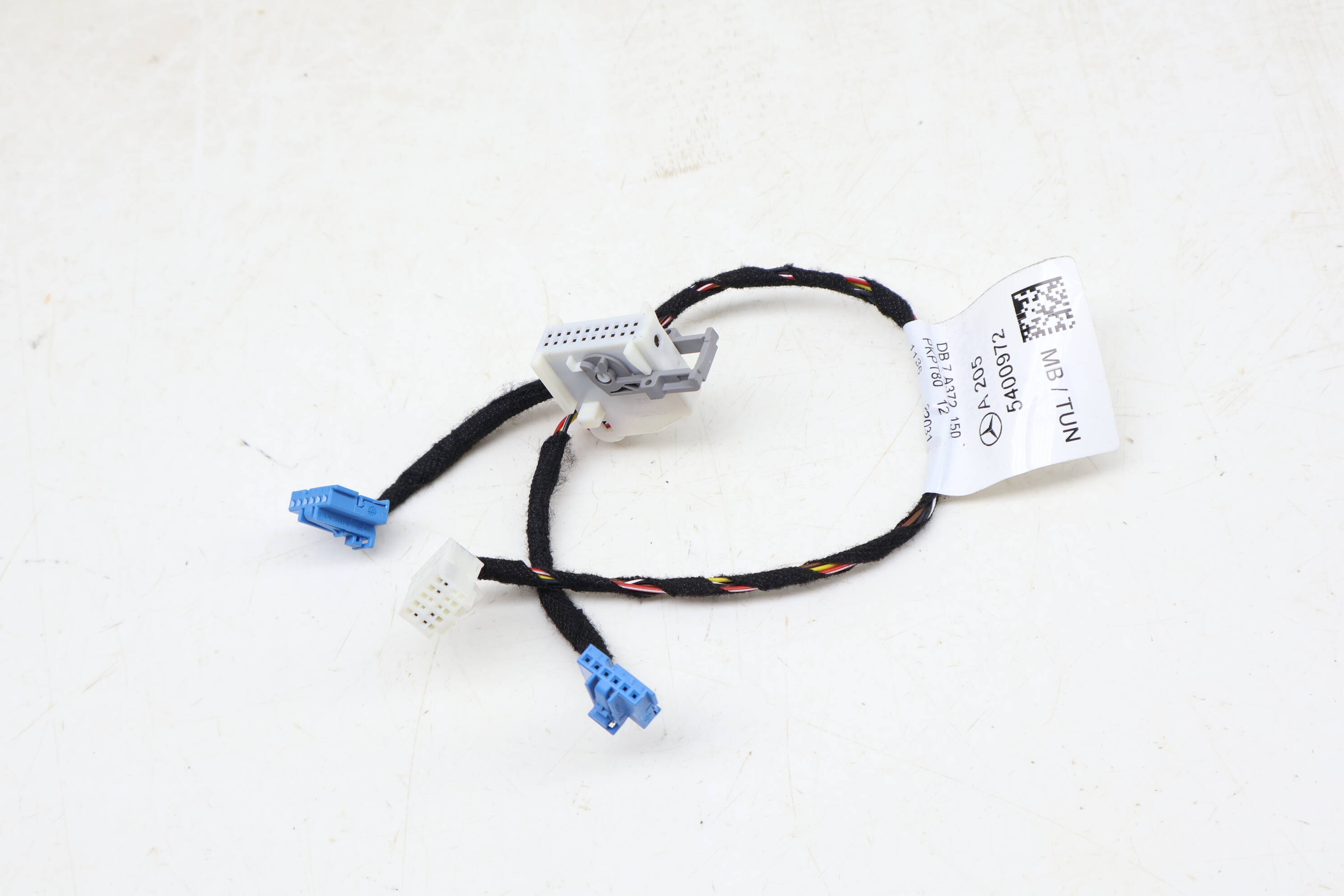Audio / Comand Interface Module Wiring Connector / Pigtail 2055400972