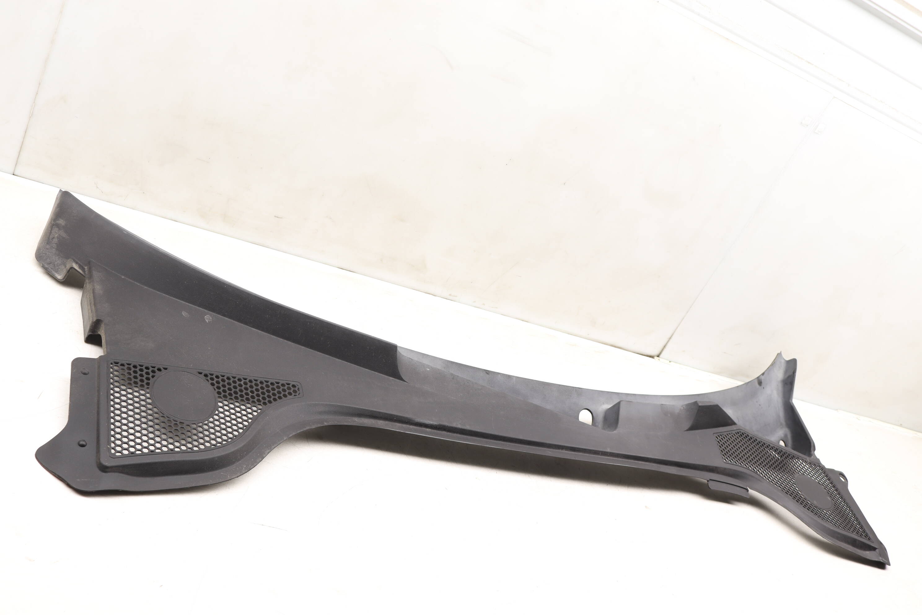 Cowl&#x20;Water&#x20;Deflector&#x20;&#x2F;&#x20;Rain&#x20;Tray&#x20;8J1819401D