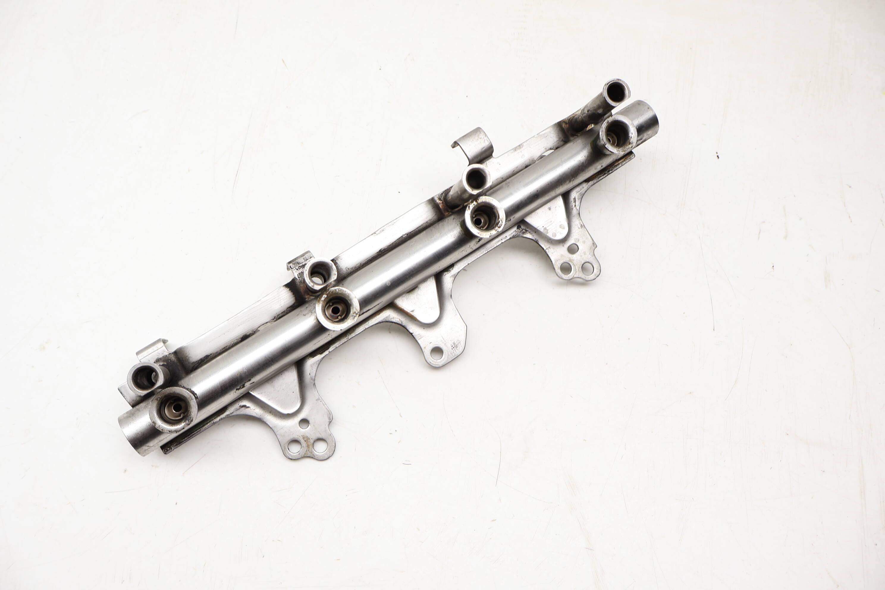 Fuel Rail 06J133317M