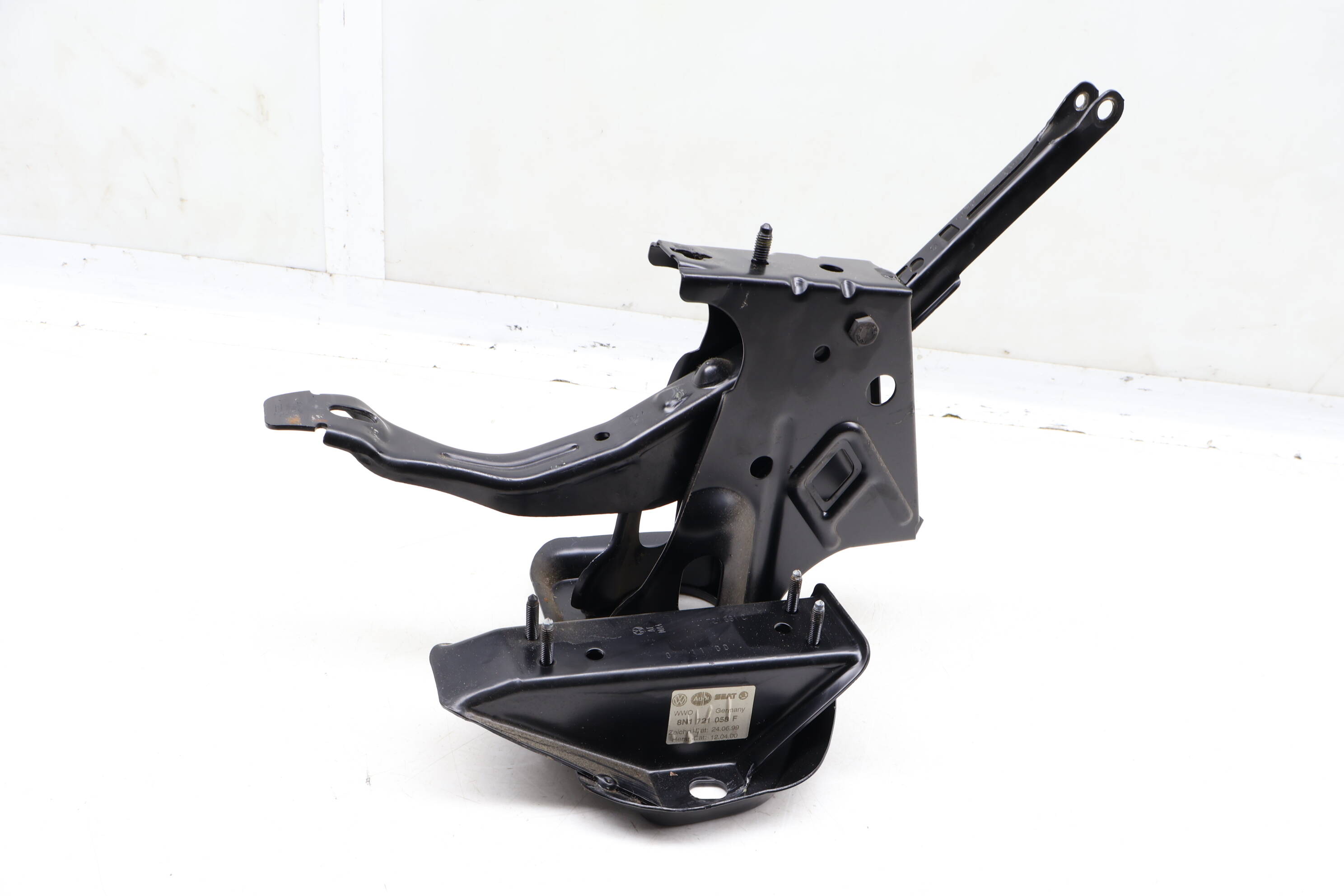 Manual Pedal Cluster Bracket 8N1721058F