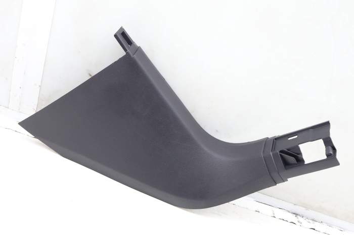 Lower A Pillar Trim / Kick Panel 17B863484 main product photo