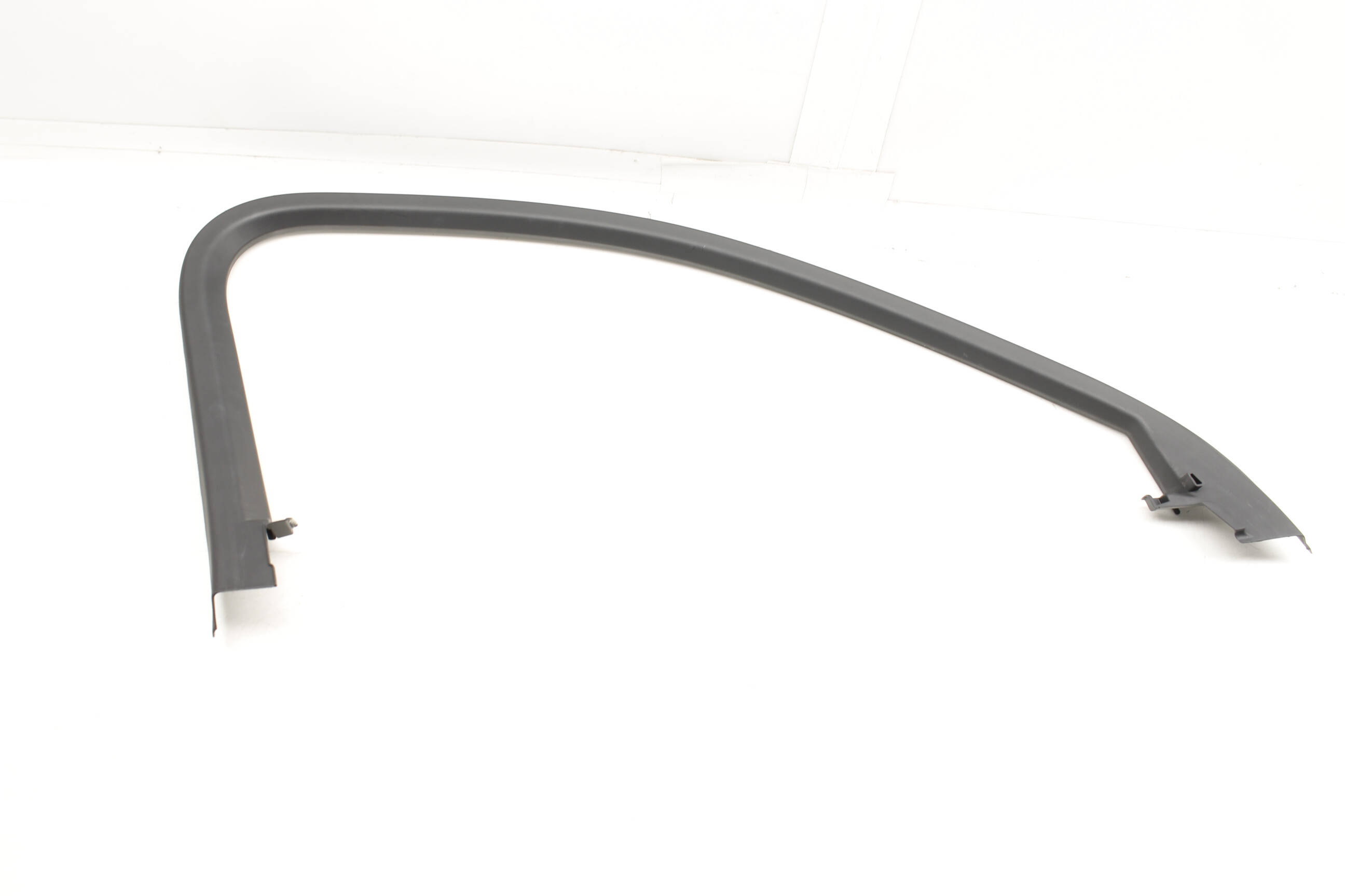 Upper Door / Window Trim Panel 8V5867609