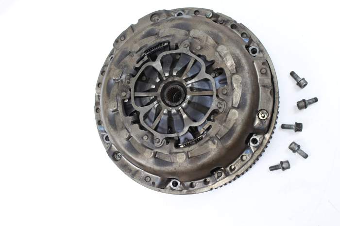 Flywheel / Clutch / Pressure Plate 079105266F main product photo