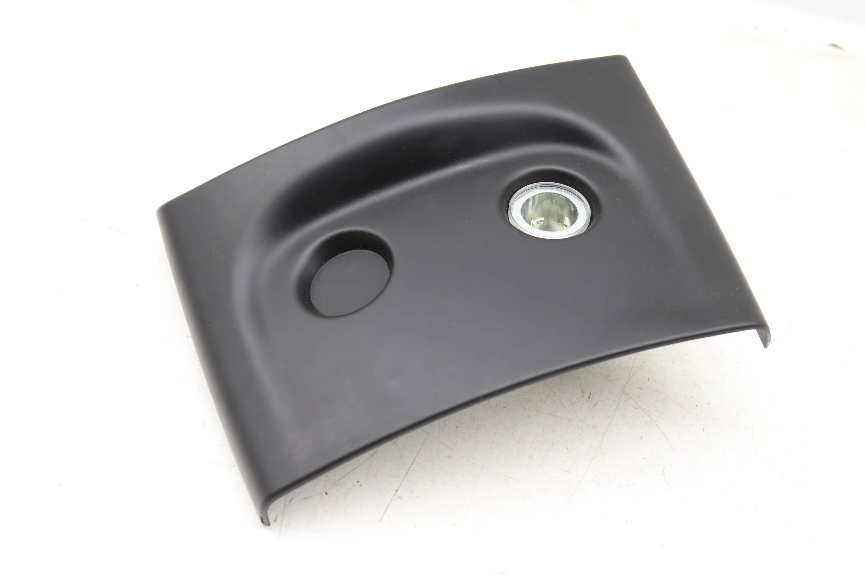 Center Console Trim / Power Outlet 7P5863440B 95855344002