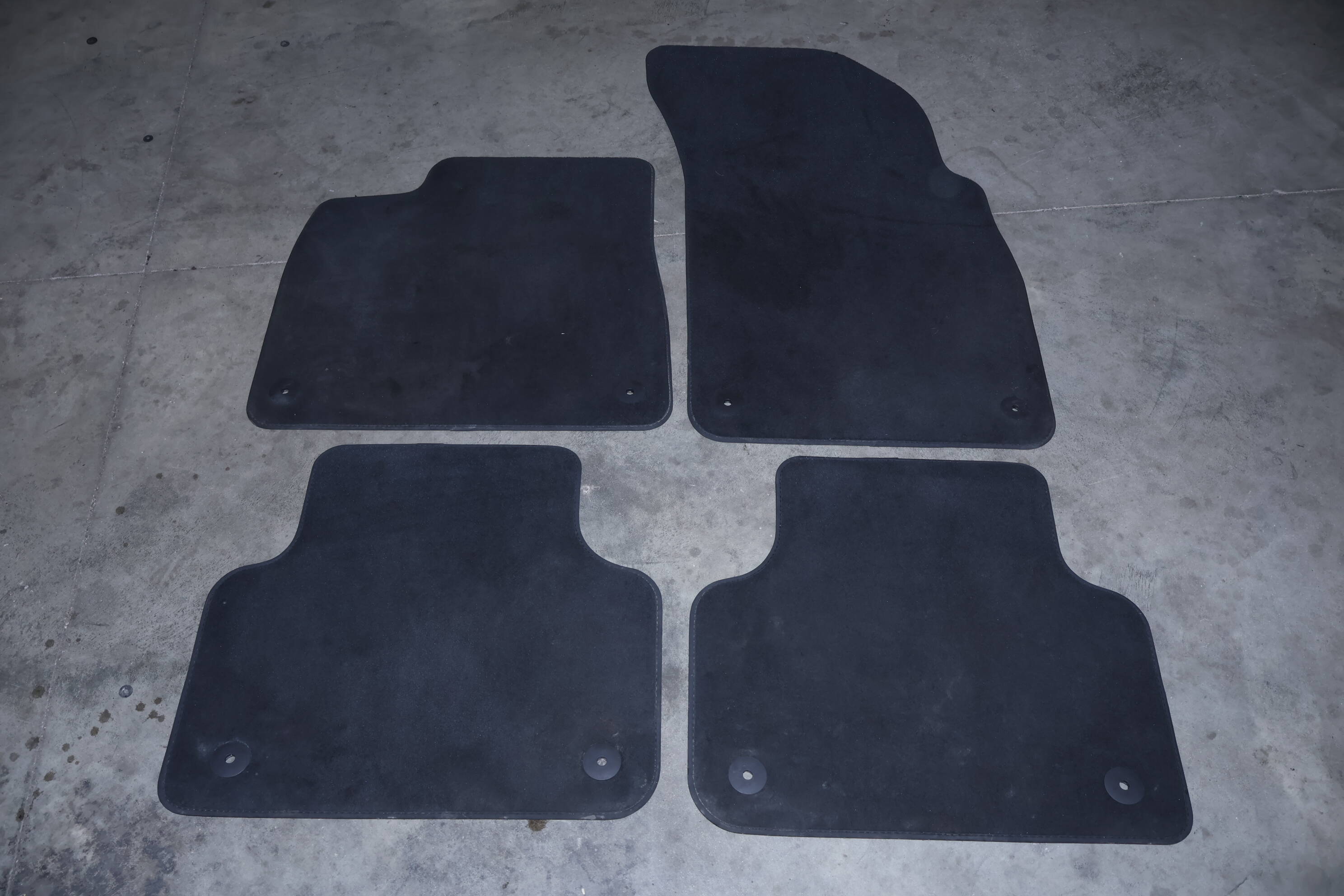 Carpet Floor Mat Set 4M1863011C