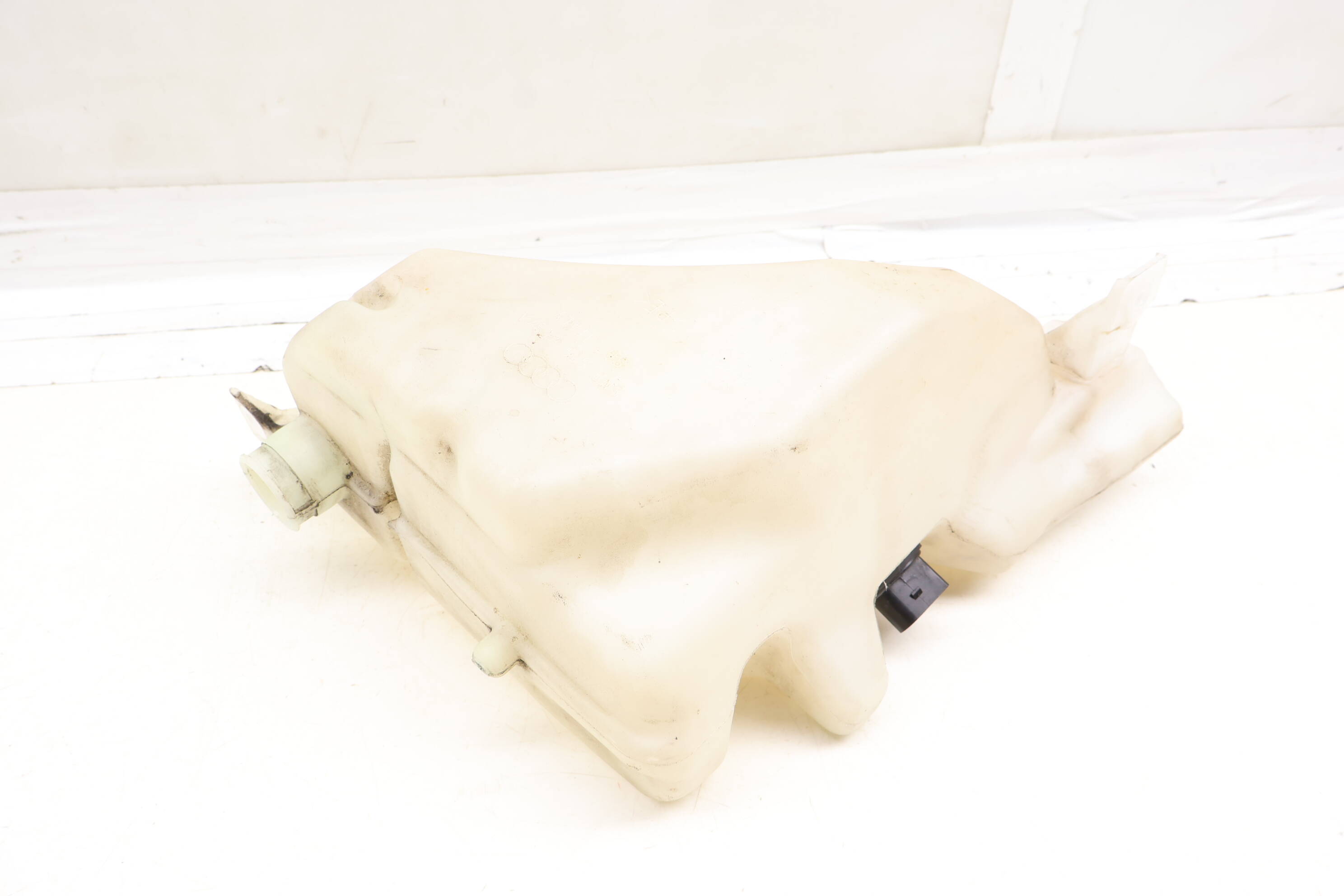 Windshield Washer Reservoir / Tank 8N0955453A