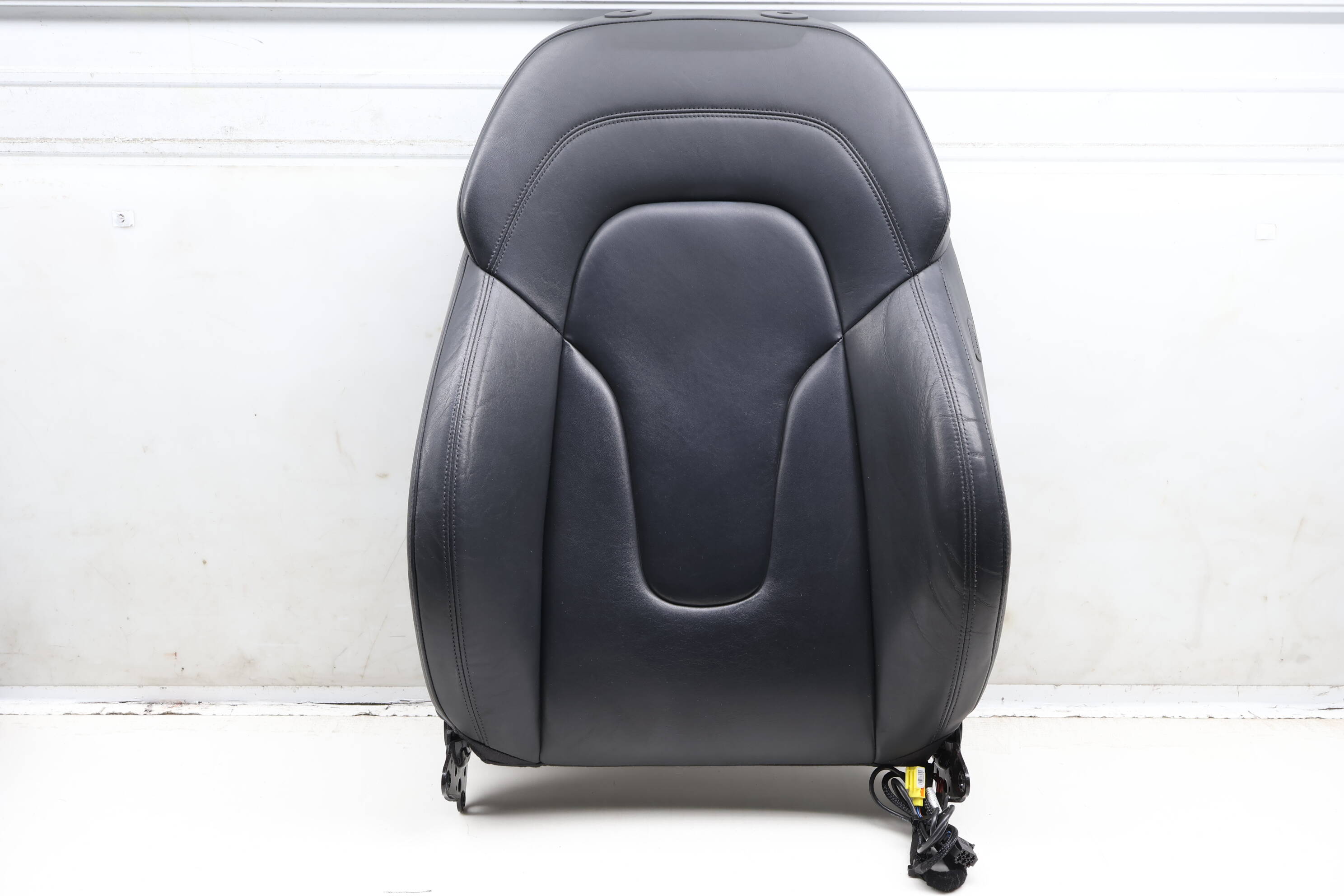 Upper Seat Backrest Cushion (Leather) 8J8881805AE