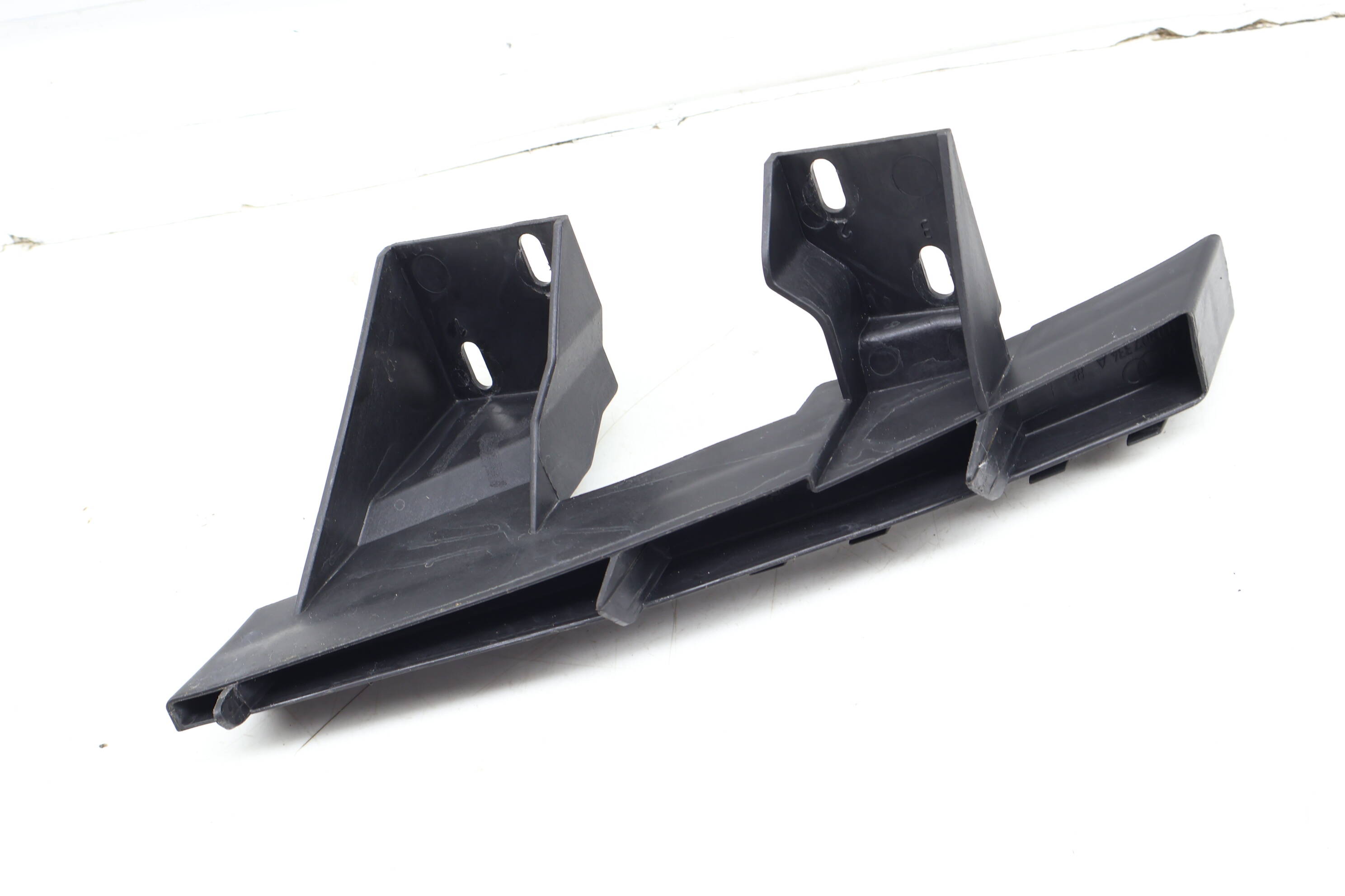 Bumper Mount / Bracket 4L0807334A