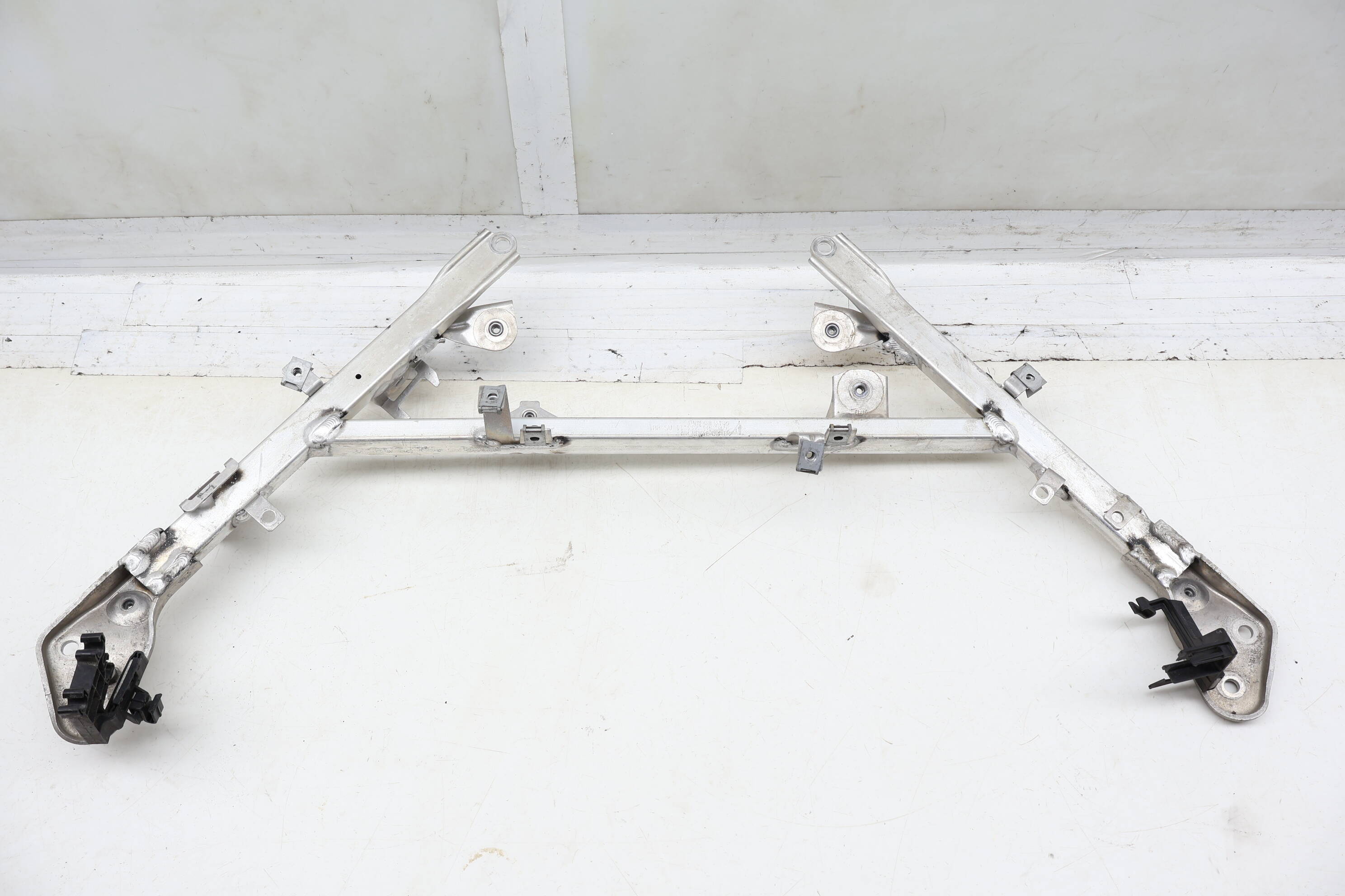 Strut Tower Brace 97050423311